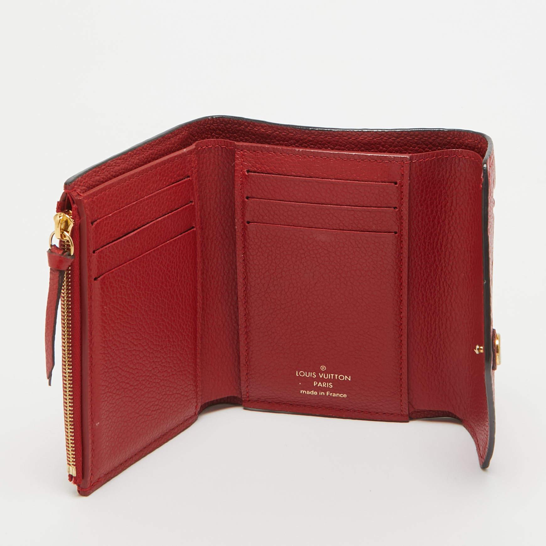 This designer wallet is an immaculate balance of sophistication and rational utility. It has been designed using prime quality materials and elevated by a sleek finish. The creation is equipped with ample space for your monetary essentials.
