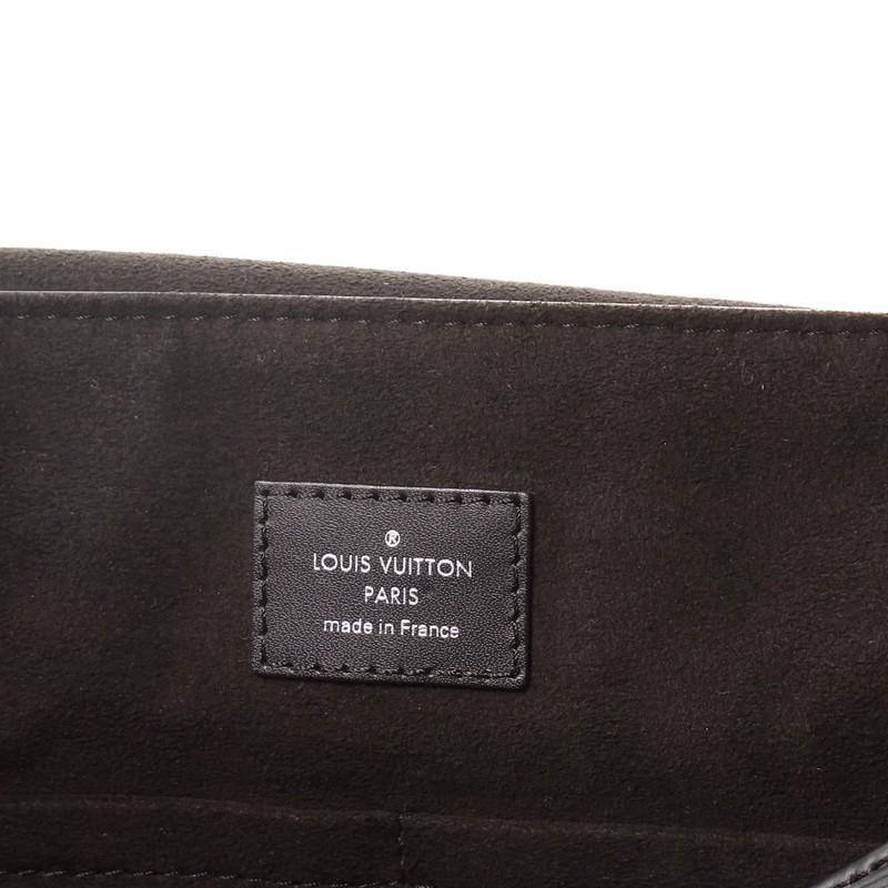 Louis Vuitton Christopher Messenger Bag Epi Leather In Good Condition In NY, NY