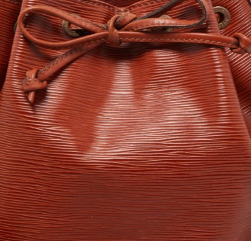 Louis Vuitton Cipango Oro Pelle Epi Borsa Petit Noe in vendita 2