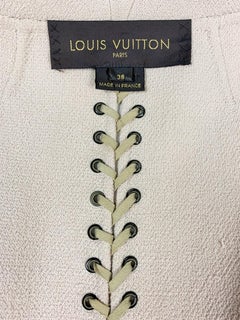 Abito redingote Louis Vuitton in crêpe color mastic con frange, del 2010 circa