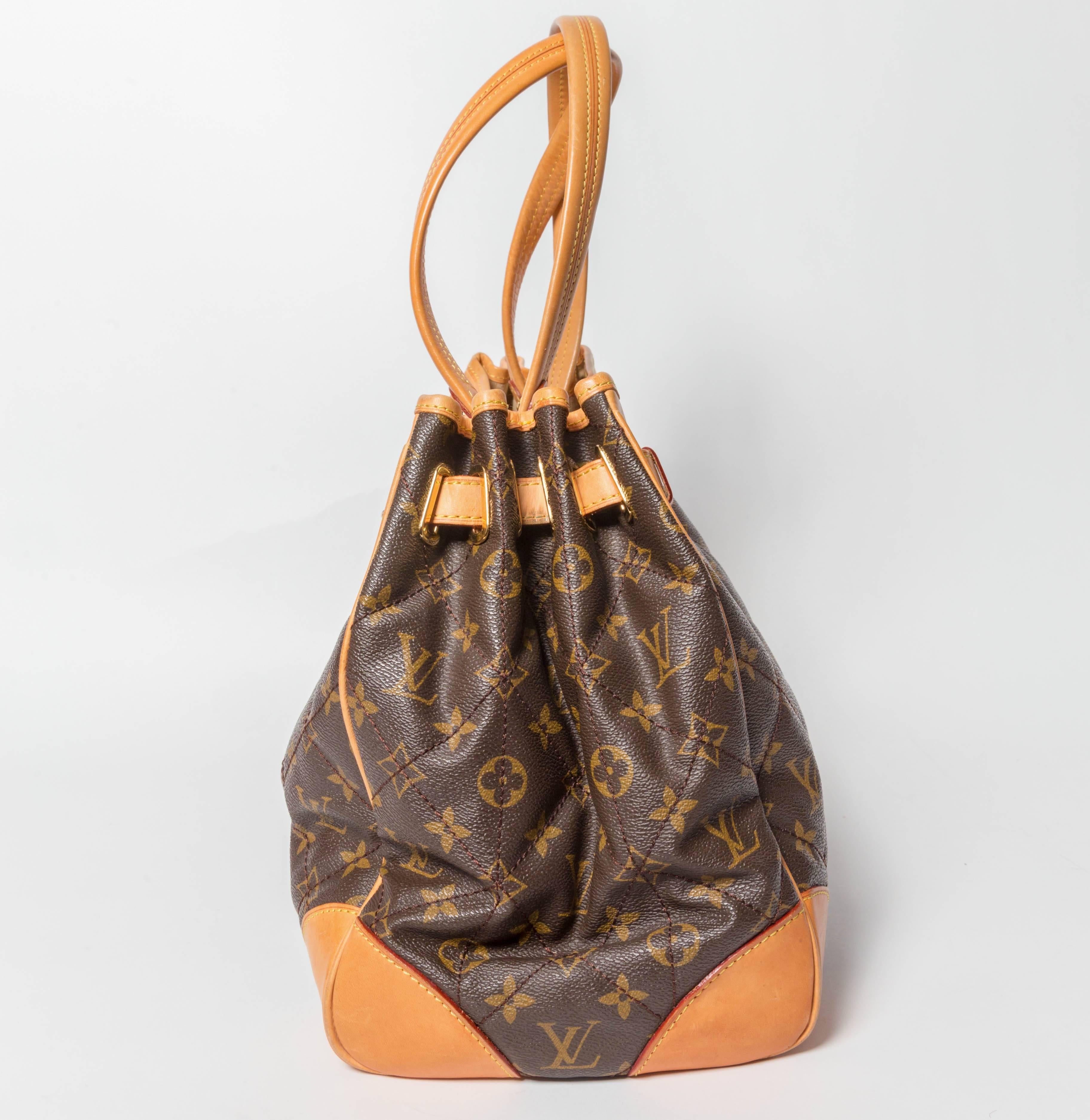 Louis Vuitton Cirrus PM Handbag In Excellent Condition In Westhampton Beach, NY