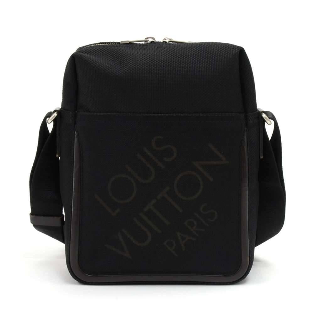 Louis Vuitton Citadin messenger bag in Black Damier Geant canvas. Outside has 1 one zipper pocket on the front and one slip pocket on the back. 