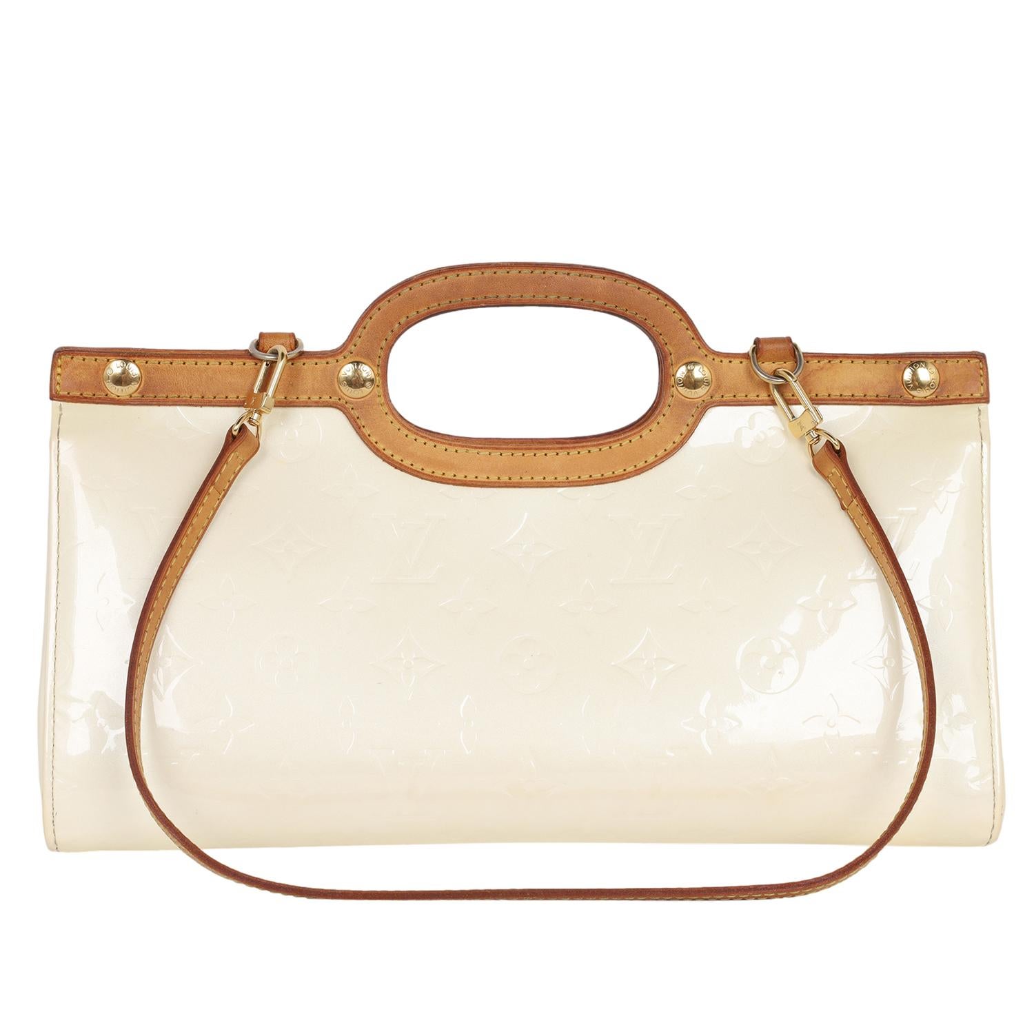 Authentic, pre-owned Louis Vuitton Monogram Vernis Roxbury clutch shoulder bag. Features monogram Vernis leather, snap top closure with handle and removable shoulder strap, large light grey interior with slip pocket, and leather trim. The Vernis