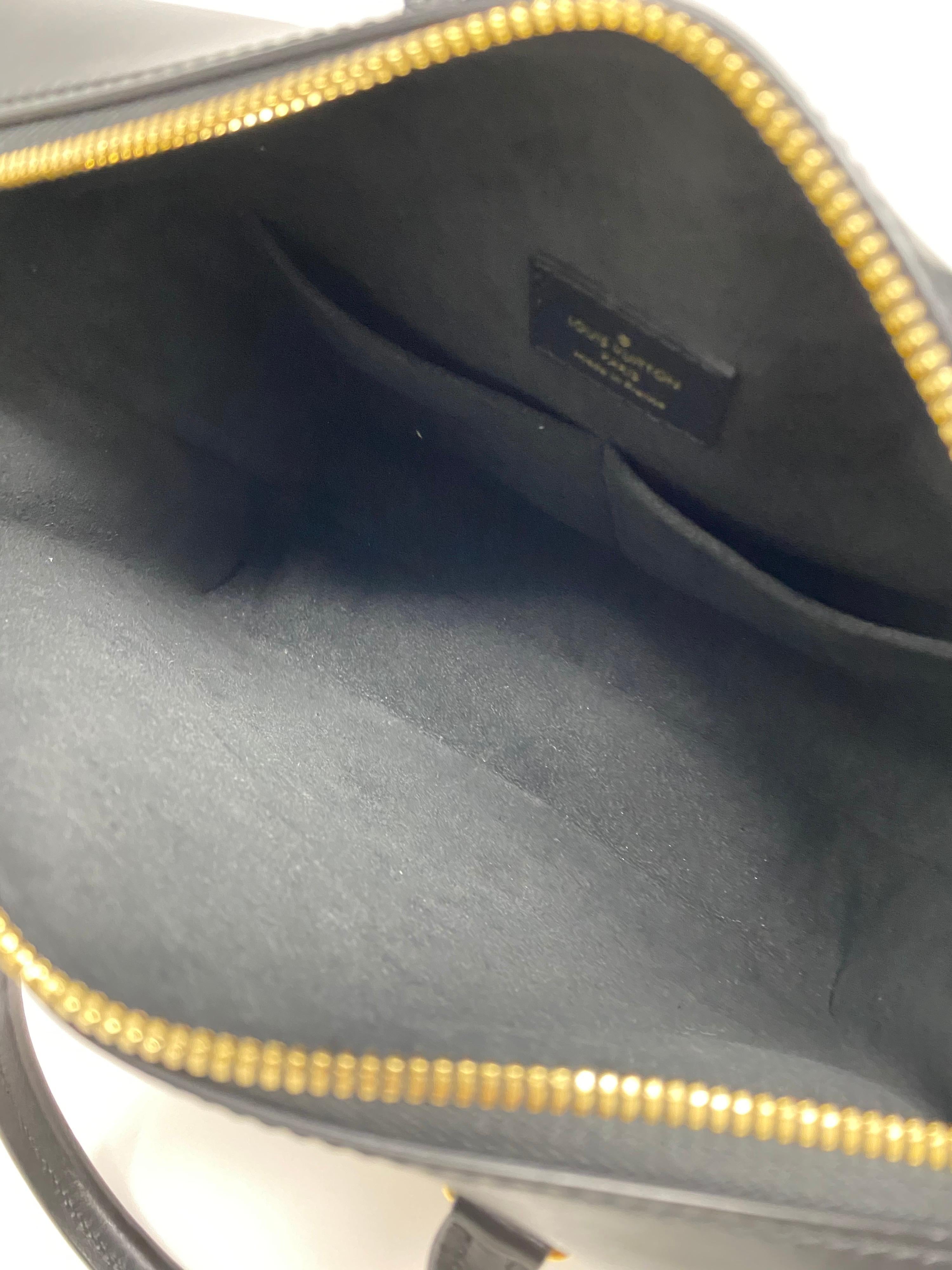Louis Vuitton City Malle  In Excellent Condition In Athens, GA