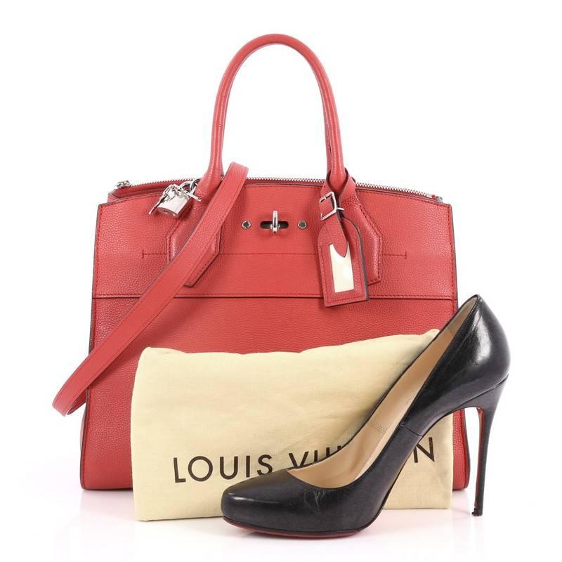 This authentic Louis Vuitton City Steamer Handbag Leather MM designed by Nicholas Ghesquiere is an elegant structured accessory made for everyday use. Crafted in red leather, this modern day tote features dual-rolled leather handles, exterior front