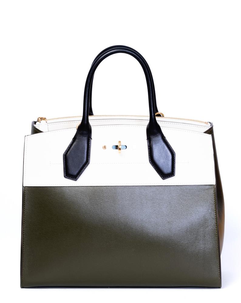 This style of City Steamer bag by LV is made of calfskin leather in khaki/olive green & off white features gold toned hardware, black piping, black rolled leather top handles, a detachable leather strap, a large exterior zipper pocket & two interior