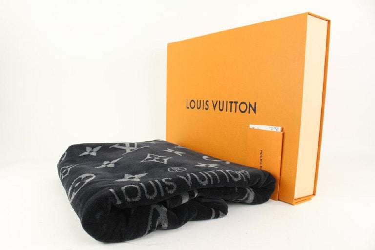 Shop Louis Vuitton Monogram Classic Beach Towel (DRAP DE BAIN MONOGRAM  ECLIPSE, M73417) by Mikrie