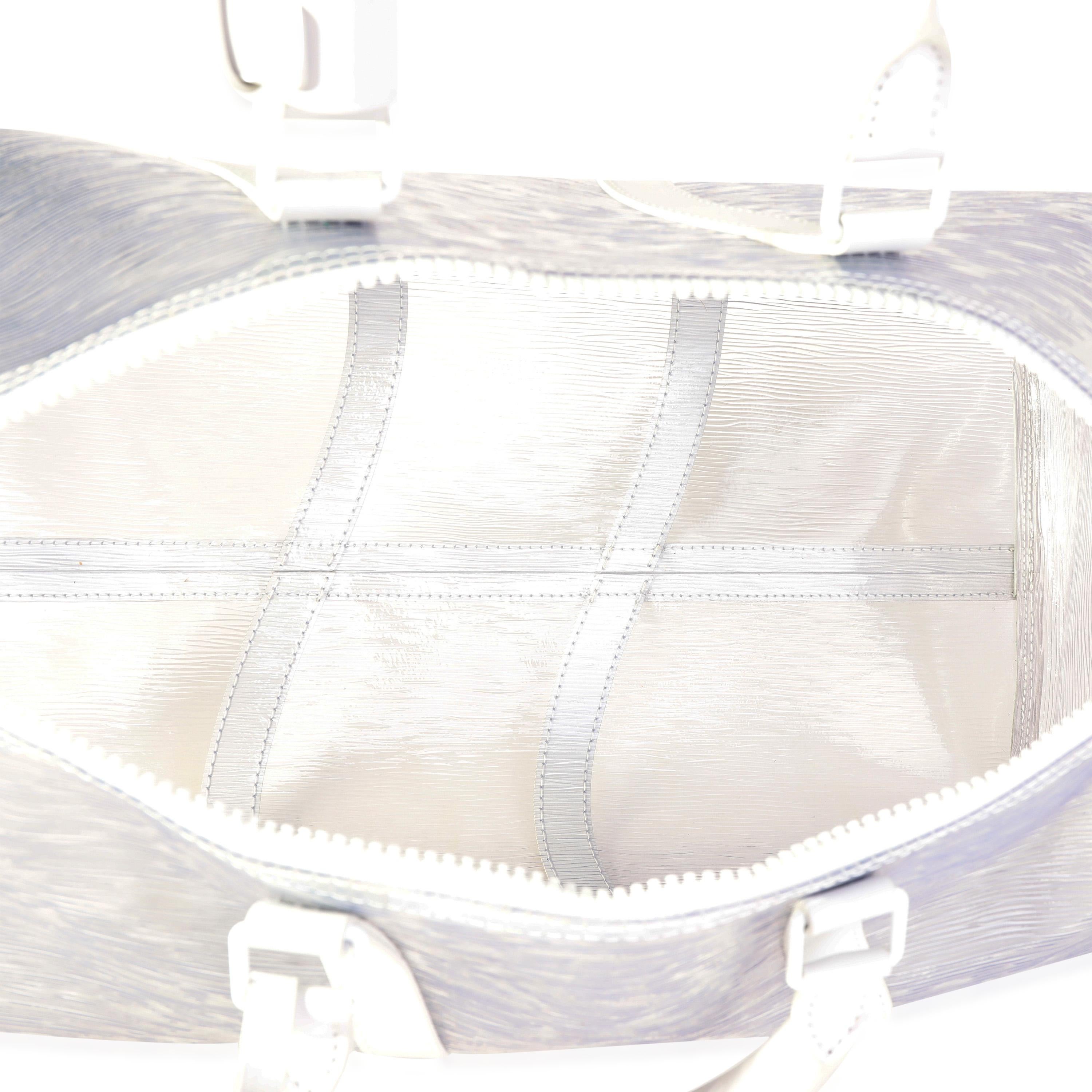 Listing Title: Louis Vuitton Clear Epi PVC Wavy Keepall Bandoulière 50
SKU: 119585
MSRP: 4150.00
Condition: Pre-owned (3000)
Handbag Condition: Never Worn
Condition Comments: Minor signs of use. Missing shoulder strap.
Brand: Louis Vuitton
Model: