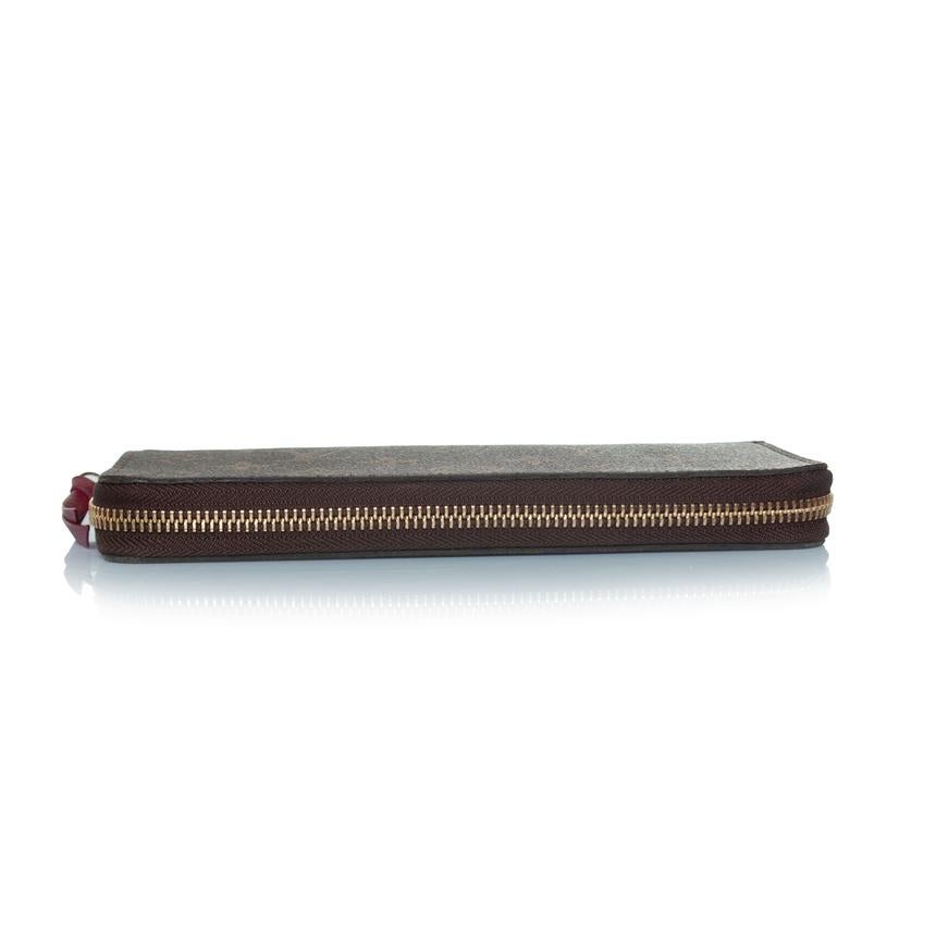 Louis Vuitton, Clemence monogram wallet in brown and fuchsia. The item is in very good condition and comes with box, dustbag and giftcard. 

CONDITION: very good condition

MEASUREMENTS: height 9 cm, width 19.5 cm, depth 2.5cm

MATERIAL:canvas,