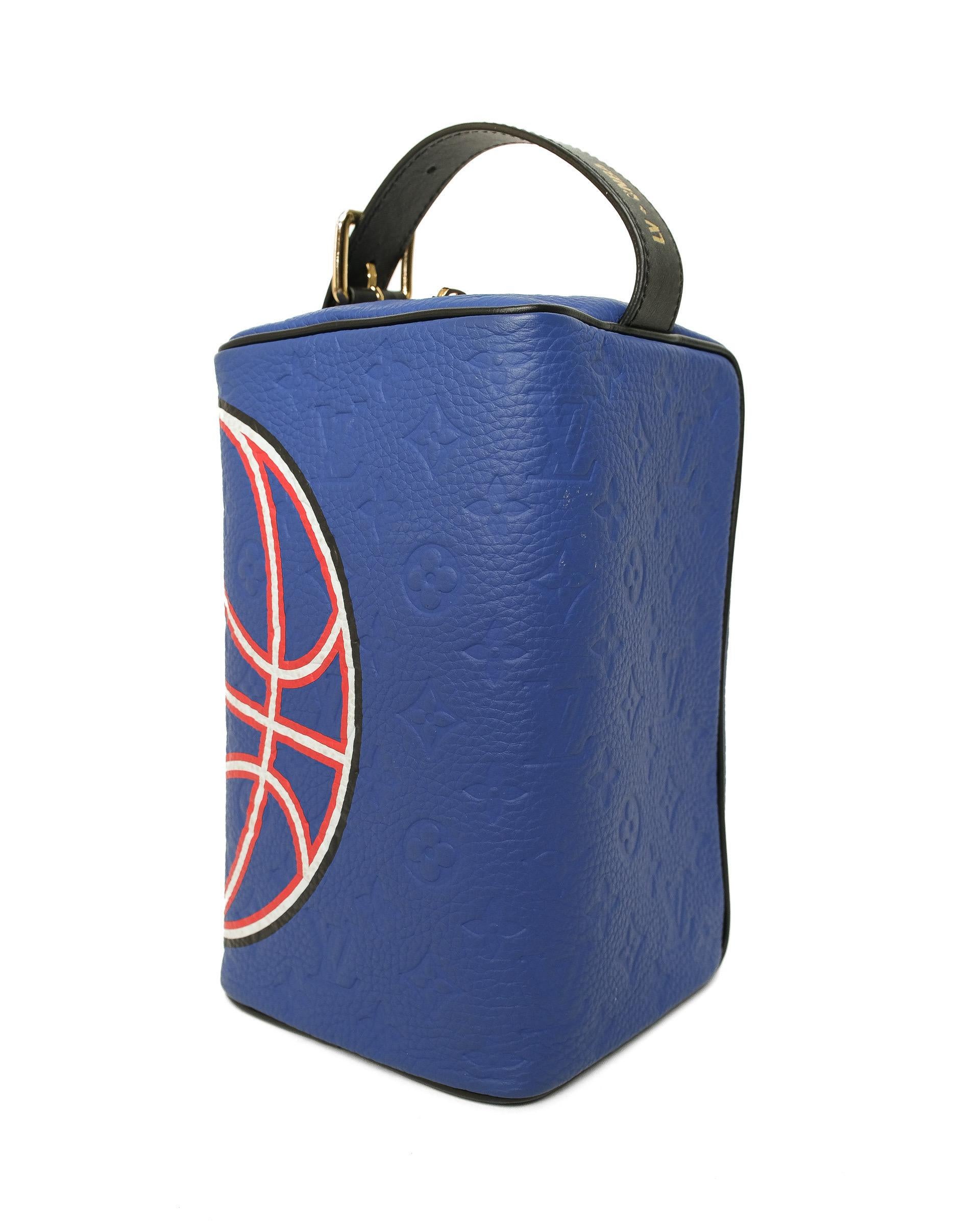 Women's or Men's Louis Vuitton Cloakroom Dopp Kit NBA Blue Borsa A Mano  For Sale