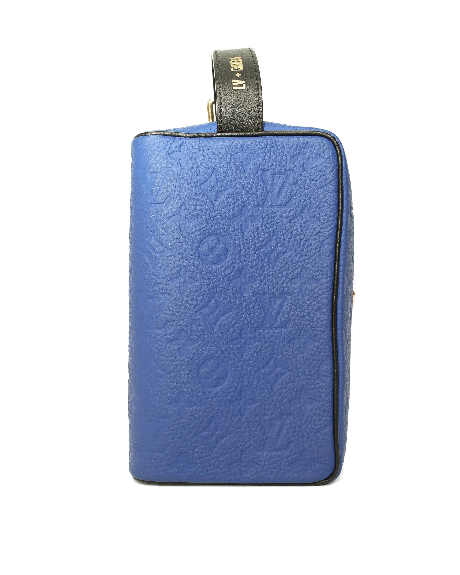 Louis Vuitton Cloakroom Dopp Kit NBA Blue Borsa A Mano  For Sale 1