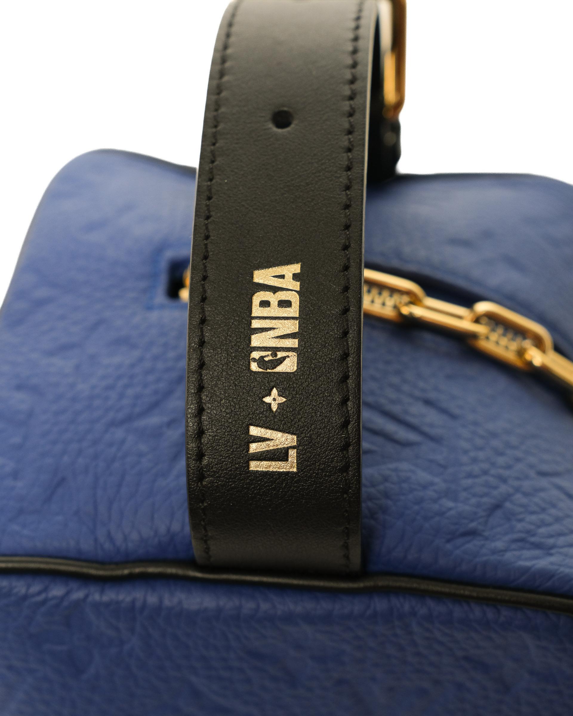 Louis Vuitton Cloakroom Dopp Kit NBA Blue Borsa A Mano  For Sale 2