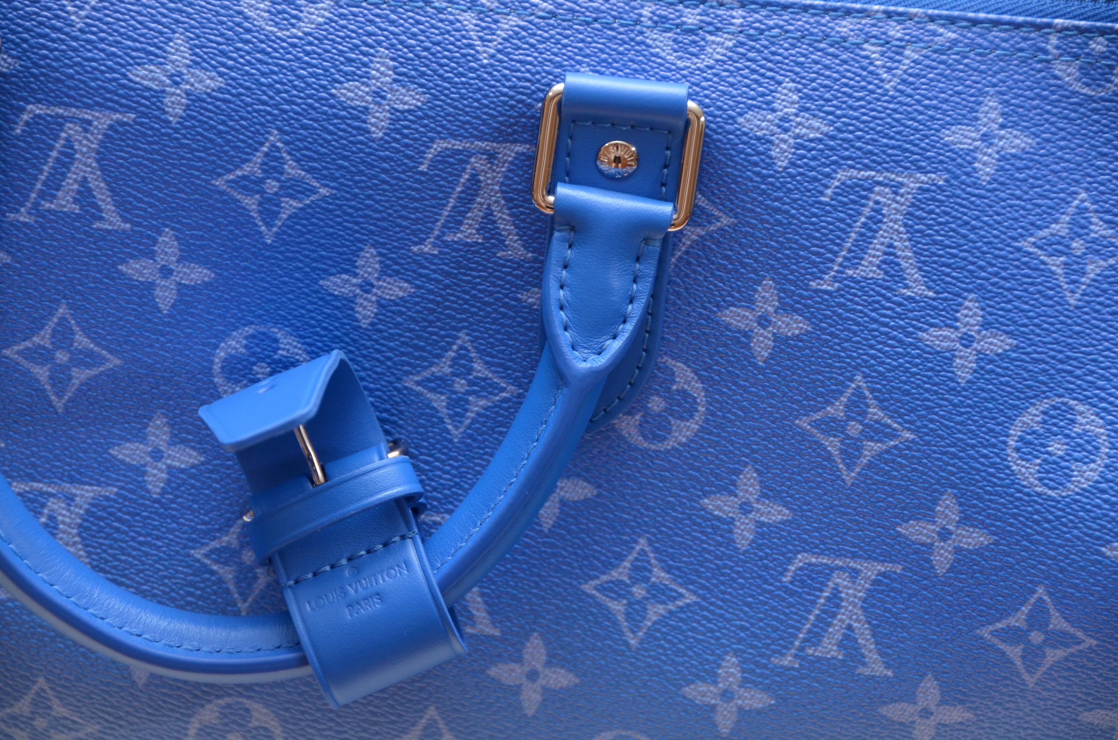 Louis Vuitton Clouds  Keepall Bandoulière 50  New In New Condition In New York, NY