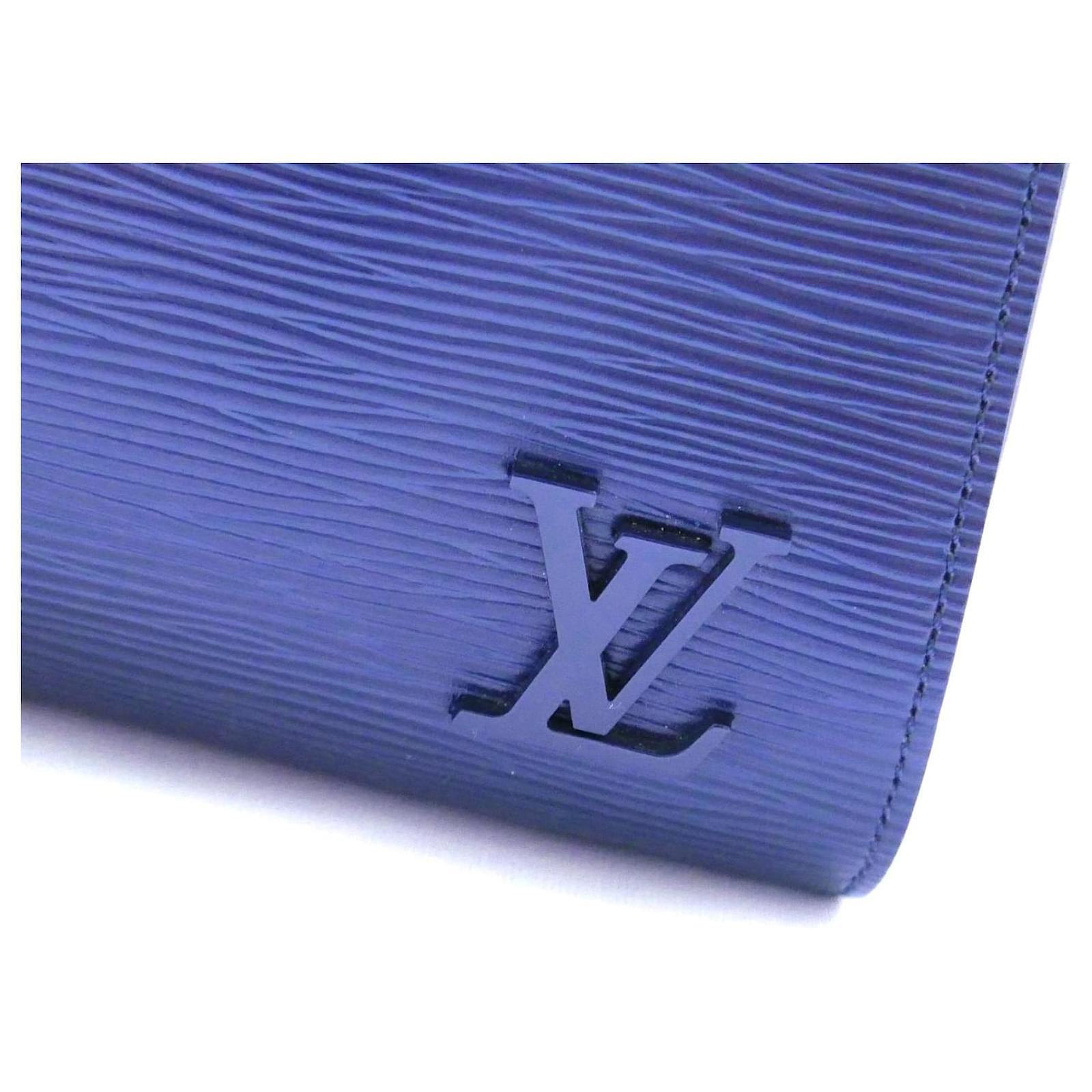 Louis Vuitton Cluny BB Marineblaue Epi Ledertasche im Zustand „Neu“ im Angebot in London, GB