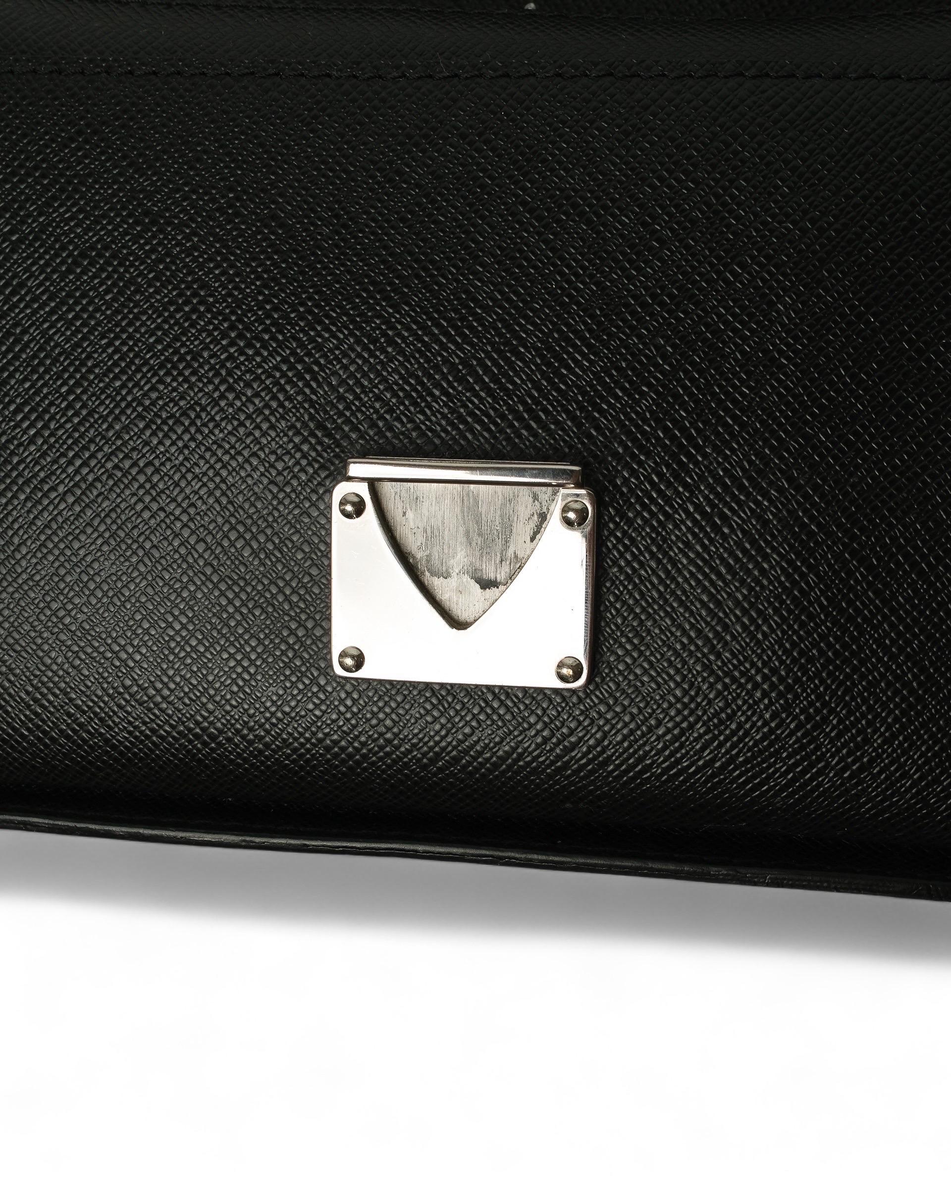Louis Vuitton Clutch Belaia MM Taiga Nera   For Sale 8
