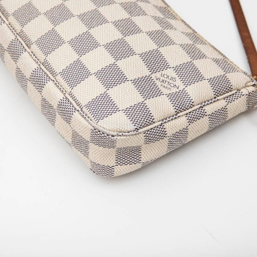 LOUIS VUITTON Clutch in Azur Checkered Canvas and Natural Cow Leather  1