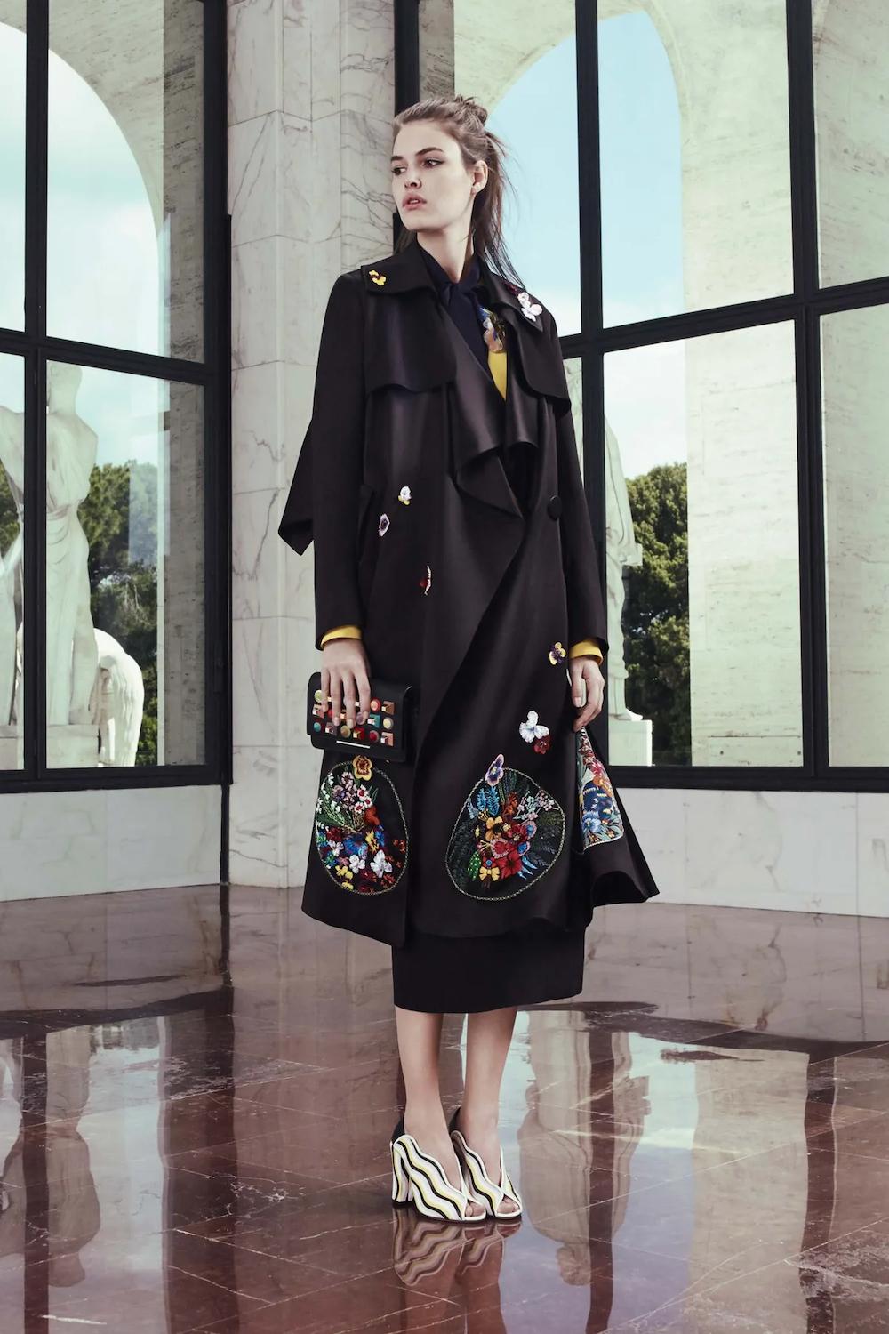 LOUIS VUITTON - (Made in France) Blended wool coat in brown, purple, and black tones enhanced with purple lurex threads. Size 38FR. 2012 Fall-Winter Collection under the artistic direction of Marc Jacobs.

Condition:
Very good