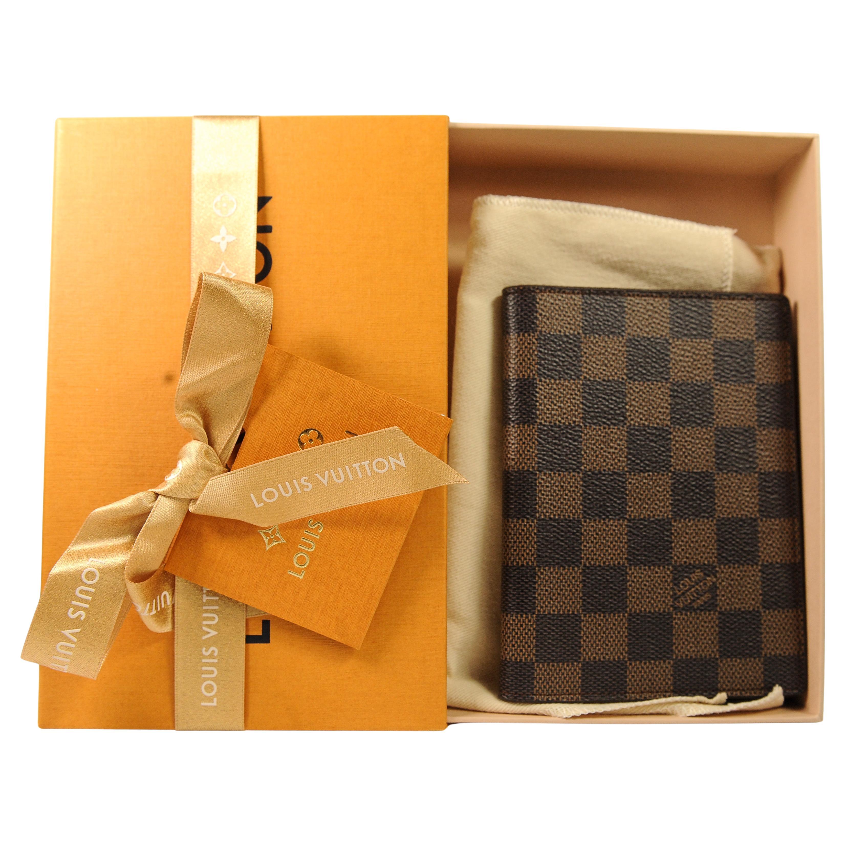 Louis Vuitton Coated Canvas Cowhide Leather Passport Cover Made in France

The essential accessory for the modern traveller, this passport cover in coated canvas combines style with practicality. 

Box not included just giving an idea of the size of