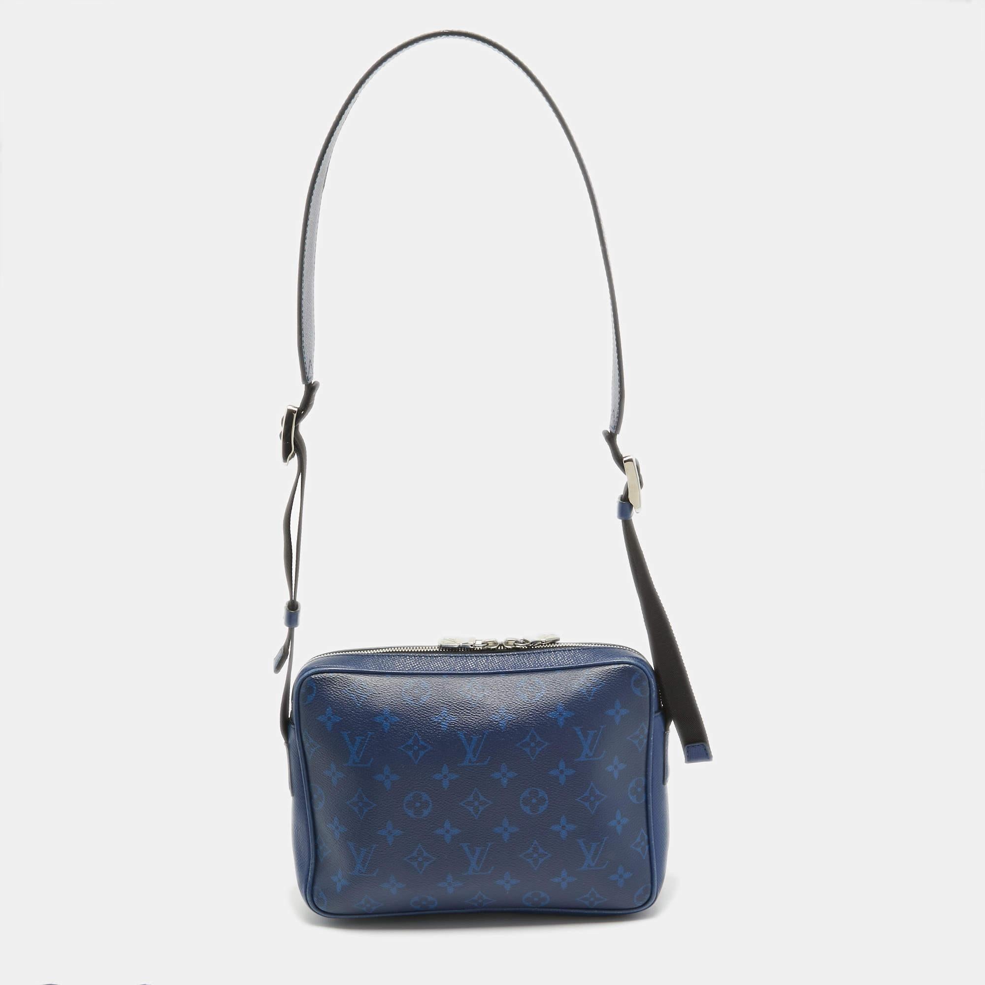 Louis Vuitton Cobalt Taigarama Outdoor Messenger Bag In Good Condition In Dubai, Al Qouz 2