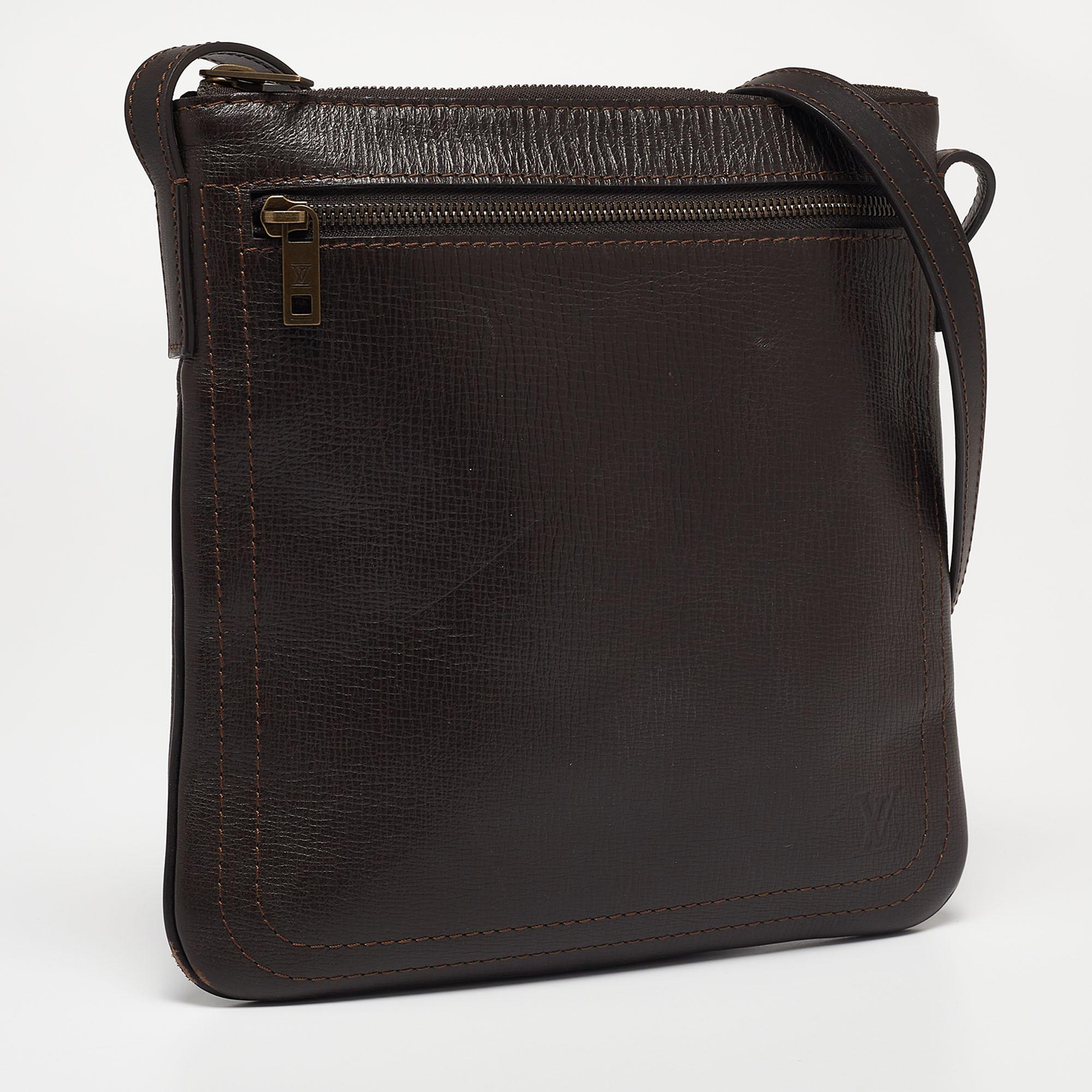 Louis Vuitton Coffee Brown Utah Leather Shawnee Messenger Bag In Good Condition In Dubai, Al Qouz 2
