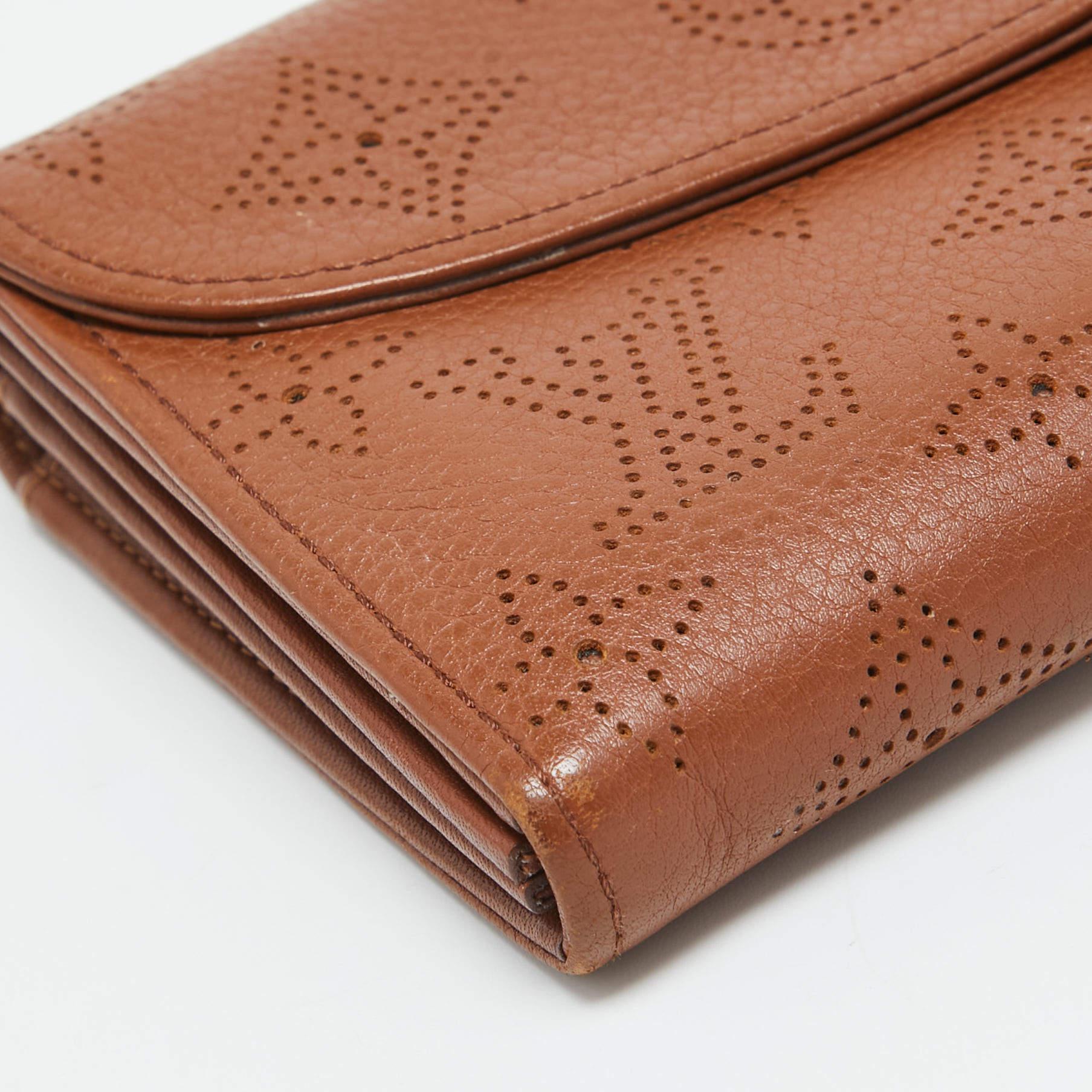 Cognacfarbene Monogramm Mahina Leder-Amelia-Brieftasche von Louis Vuitton aus Leder im Angebot 3