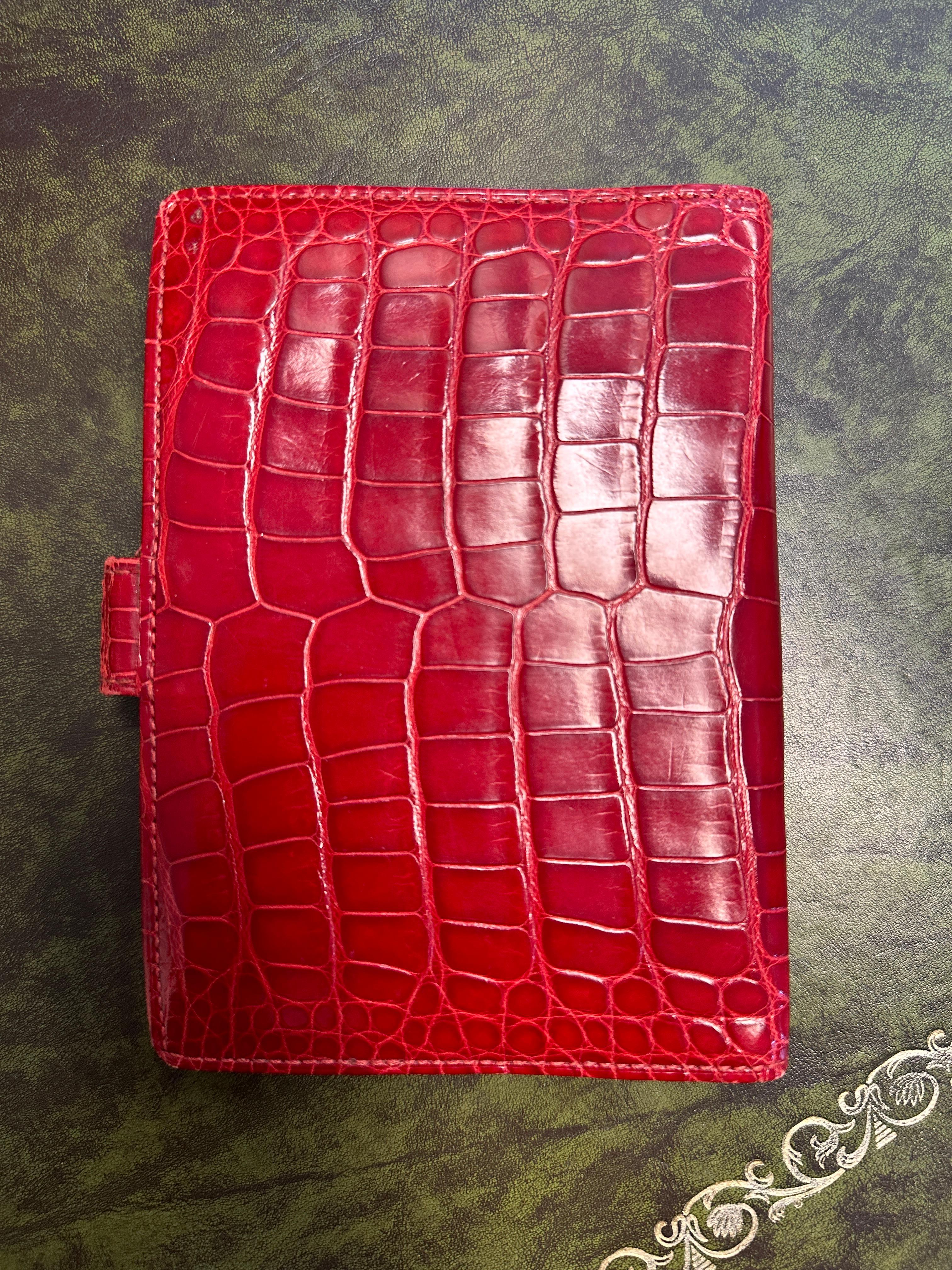 Louis Vuitton Collectable Rare Agenda Calendar Etui Red Crocodile Leather In Good Condition For Sale In Berlin, DE