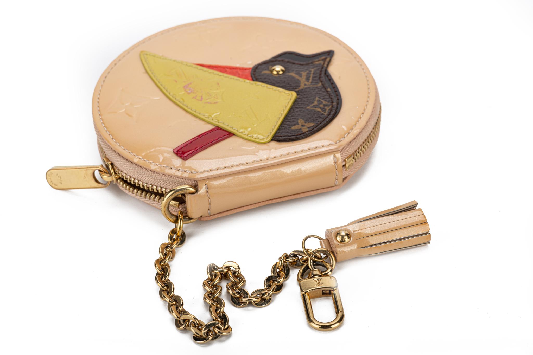 Louis Vuitton limited edition bird round coin case in pink patent leather . Red lizard detail and monogram canvas. Color transfer on patent leather and interior dirt. Comes with original box.
