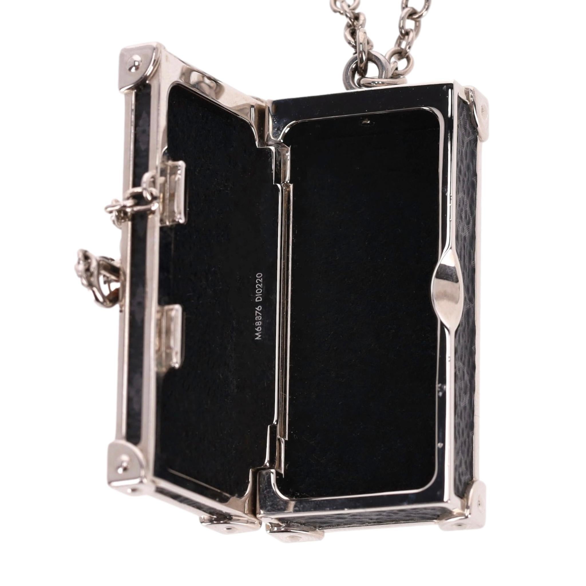 Collana The Eclipse Louis Vuitton Collier DJ Trunk Monogram in vendita 3