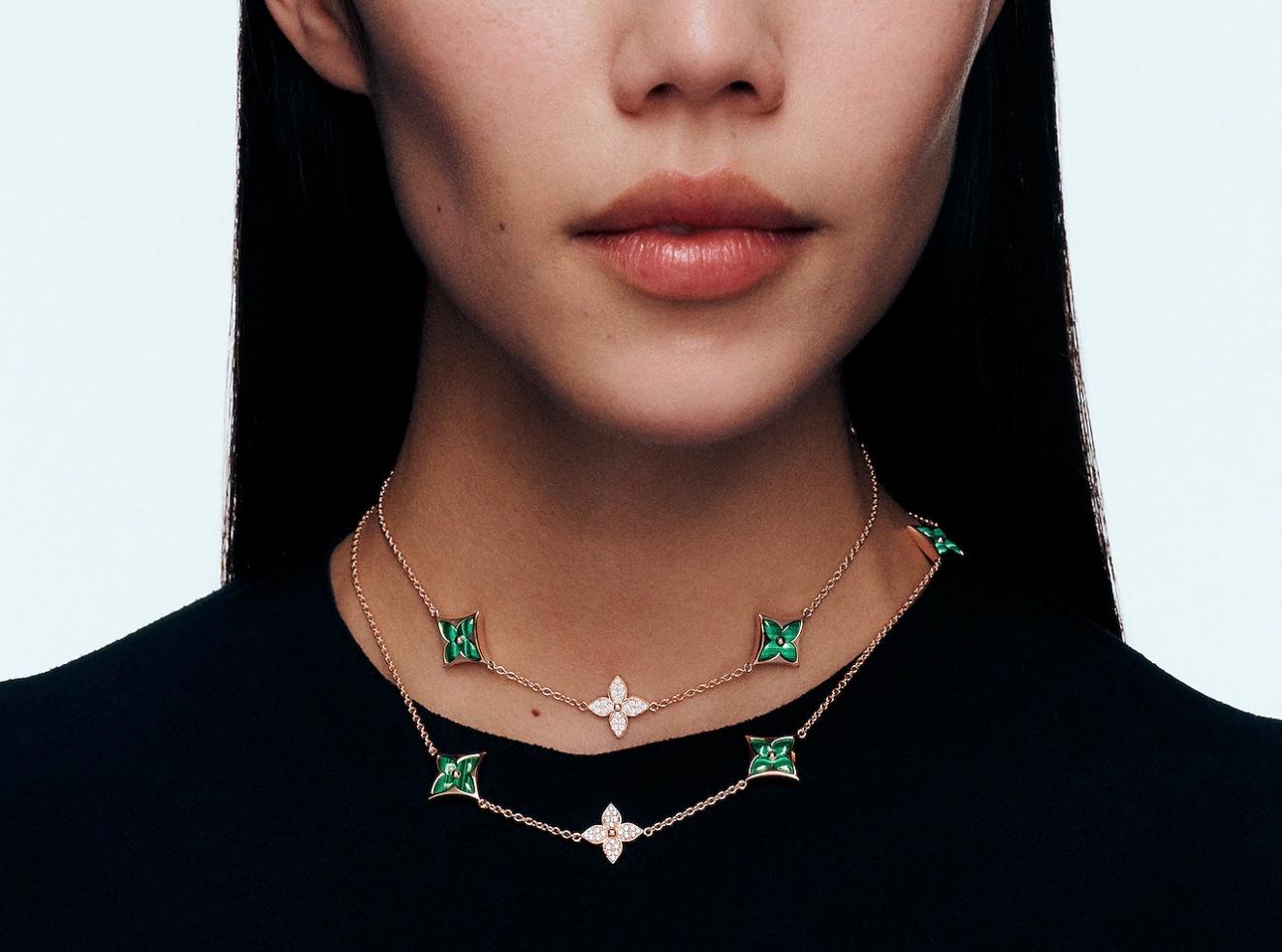 Taglio brillante Louis Vuitton, Collana lunga con fiori di malachite e diamanti in vendita