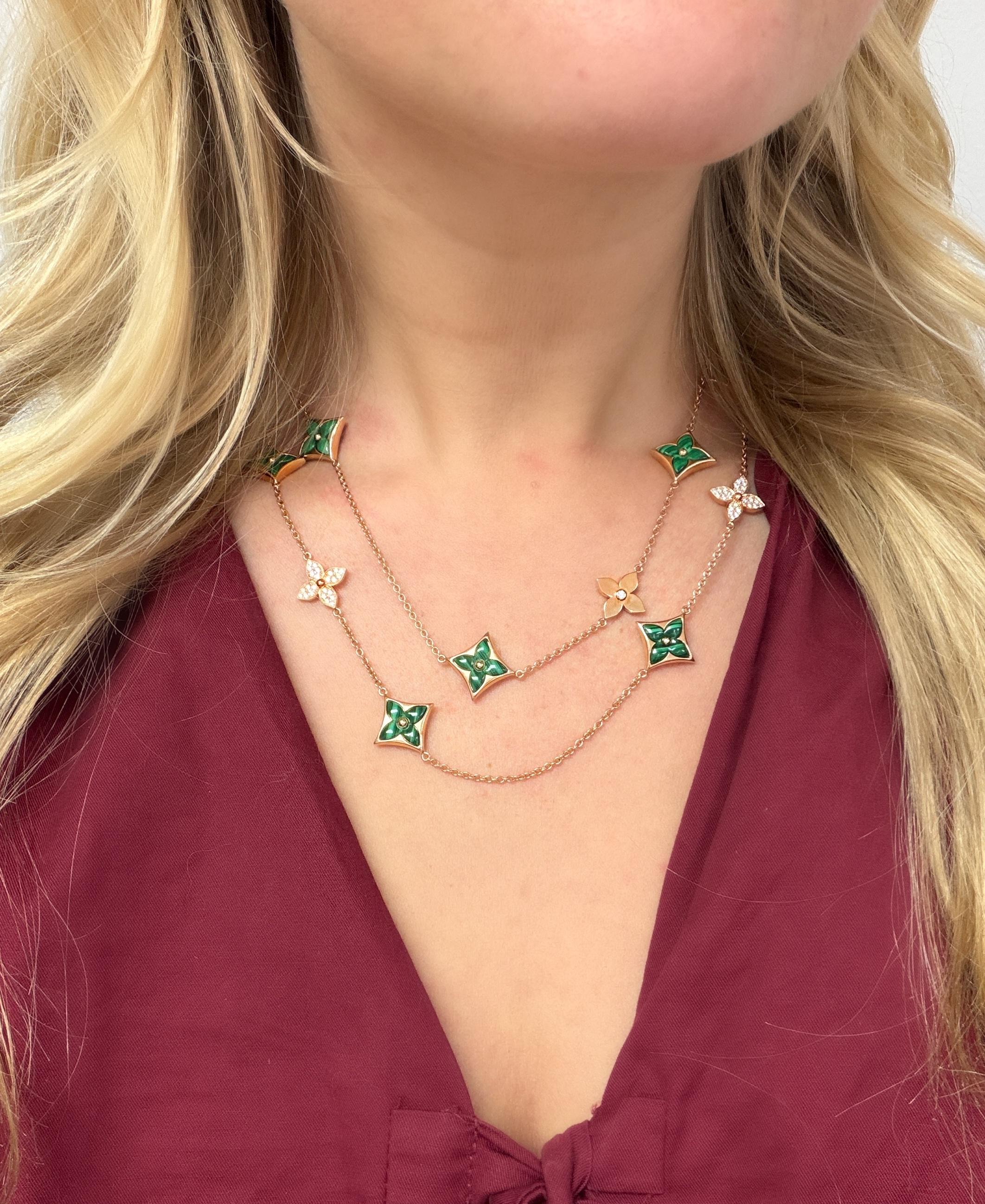 Donna Louis Vuitton, Collana lunga con fiori di malachite e diamanti in vendita