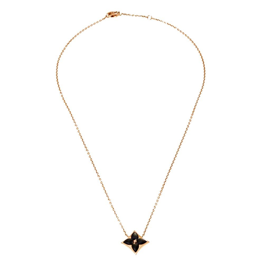 Show your love for fine artistry and luxury accessories with this stunning necklace from Louis Vuitton. A signature symbol of Louis Vuitton comes alive in this creation through a single Blossom Star pendant. The 18k rose gold piece is complete with