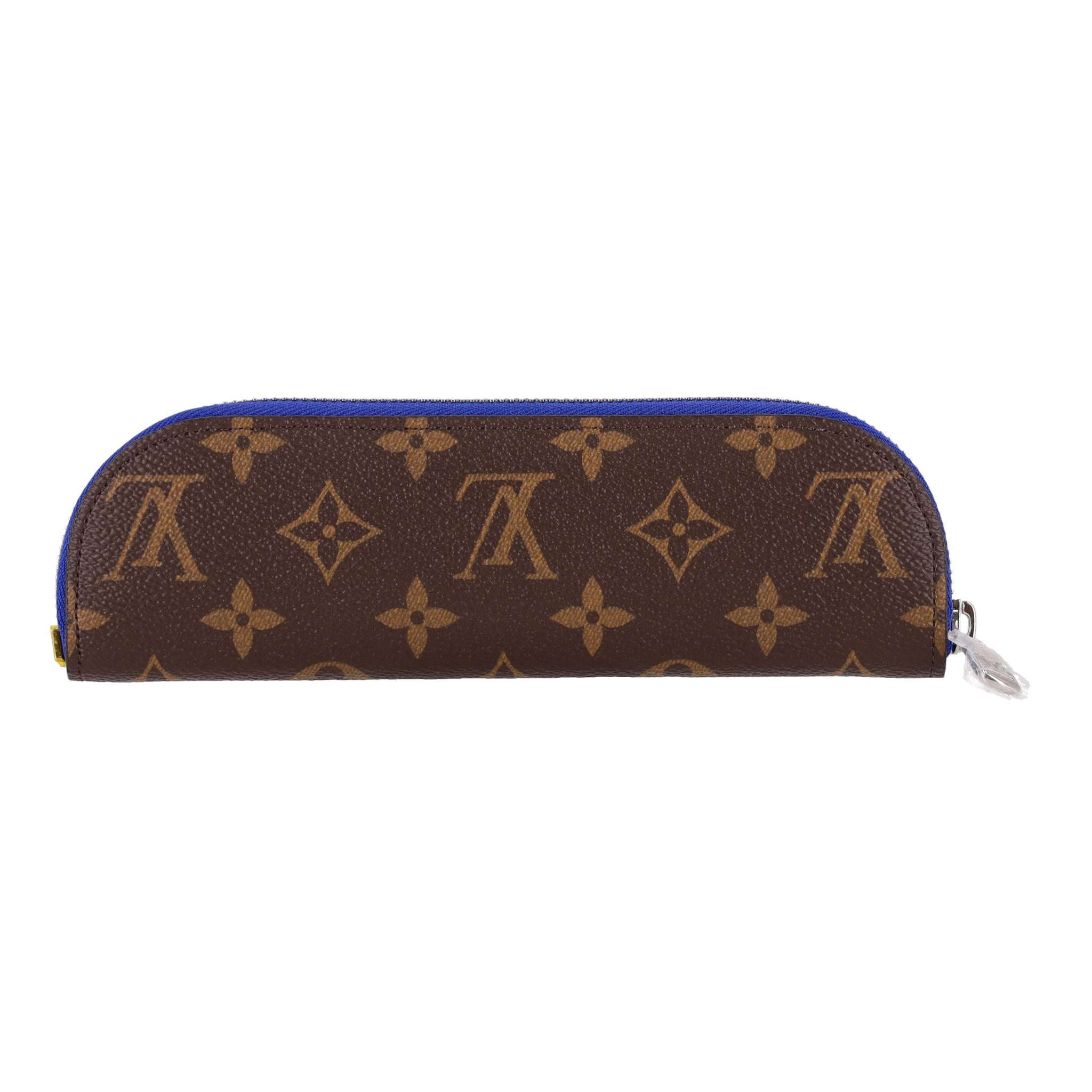 Louis Vuitton Colormania Charlotte Monogram Pencil Pouch

From the LV Colormania Collection is this brown pencil pouch made of Monogram coated canvas with blue trim and matching leather interior.

Featuring silver hardware with 'LV' logo engraved