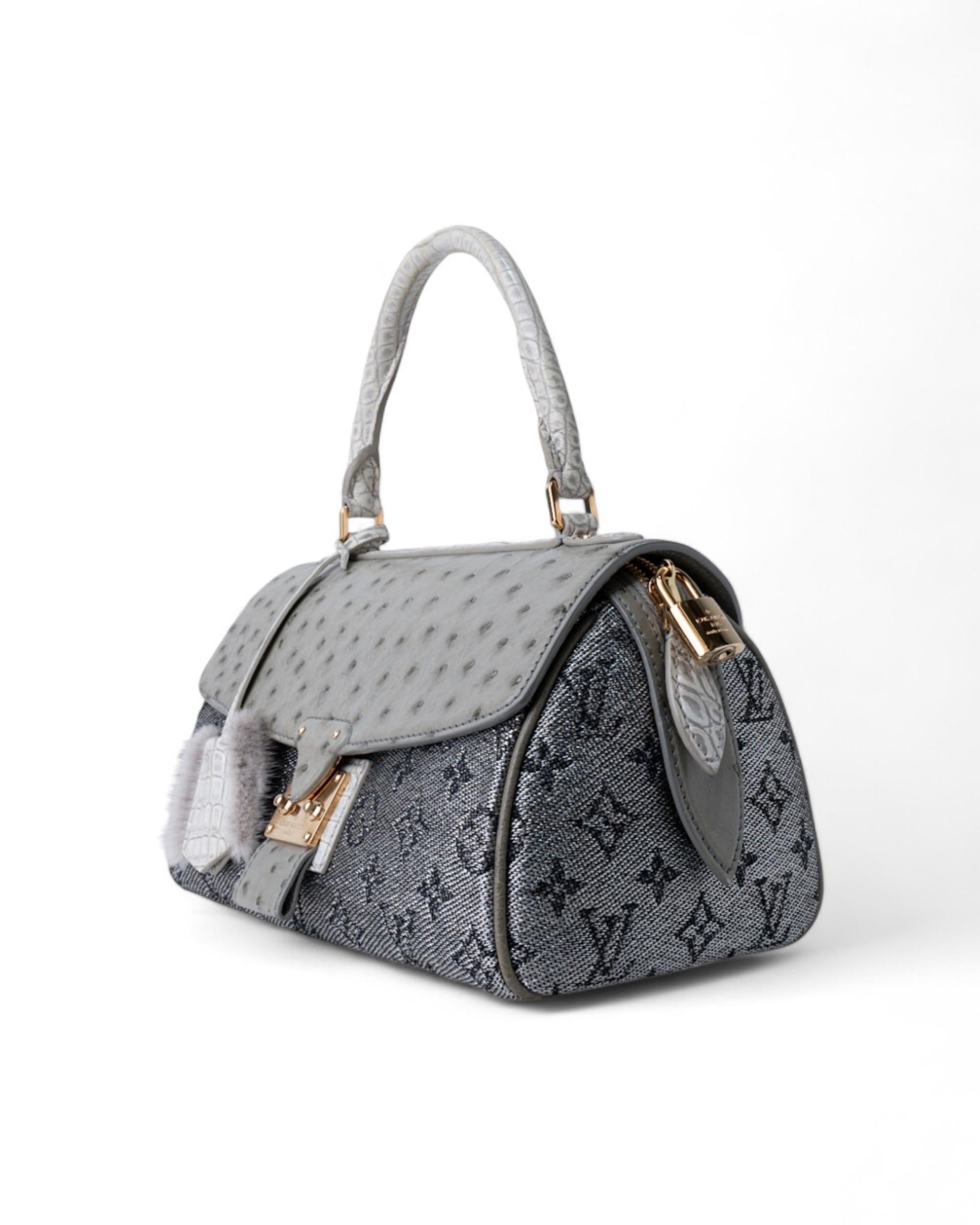 Louis Vuitton Comédie Carousel L.E. Top Handle Bag In Excellent Condition For Sale In Torre Del Greco, IT