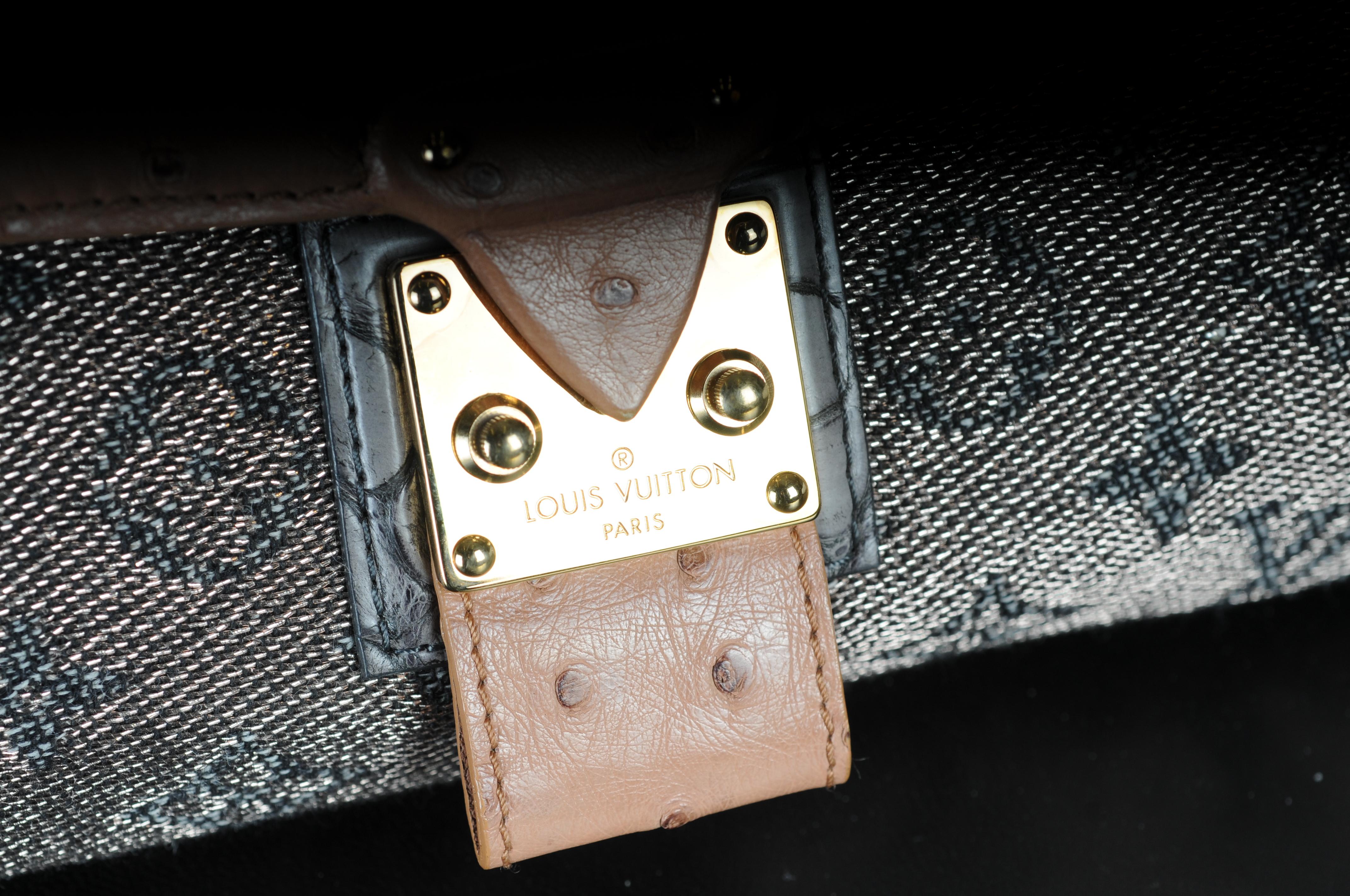 Louis Vuitton Comédie Karussell  Top Handle bag ostrich leather For Sale 6