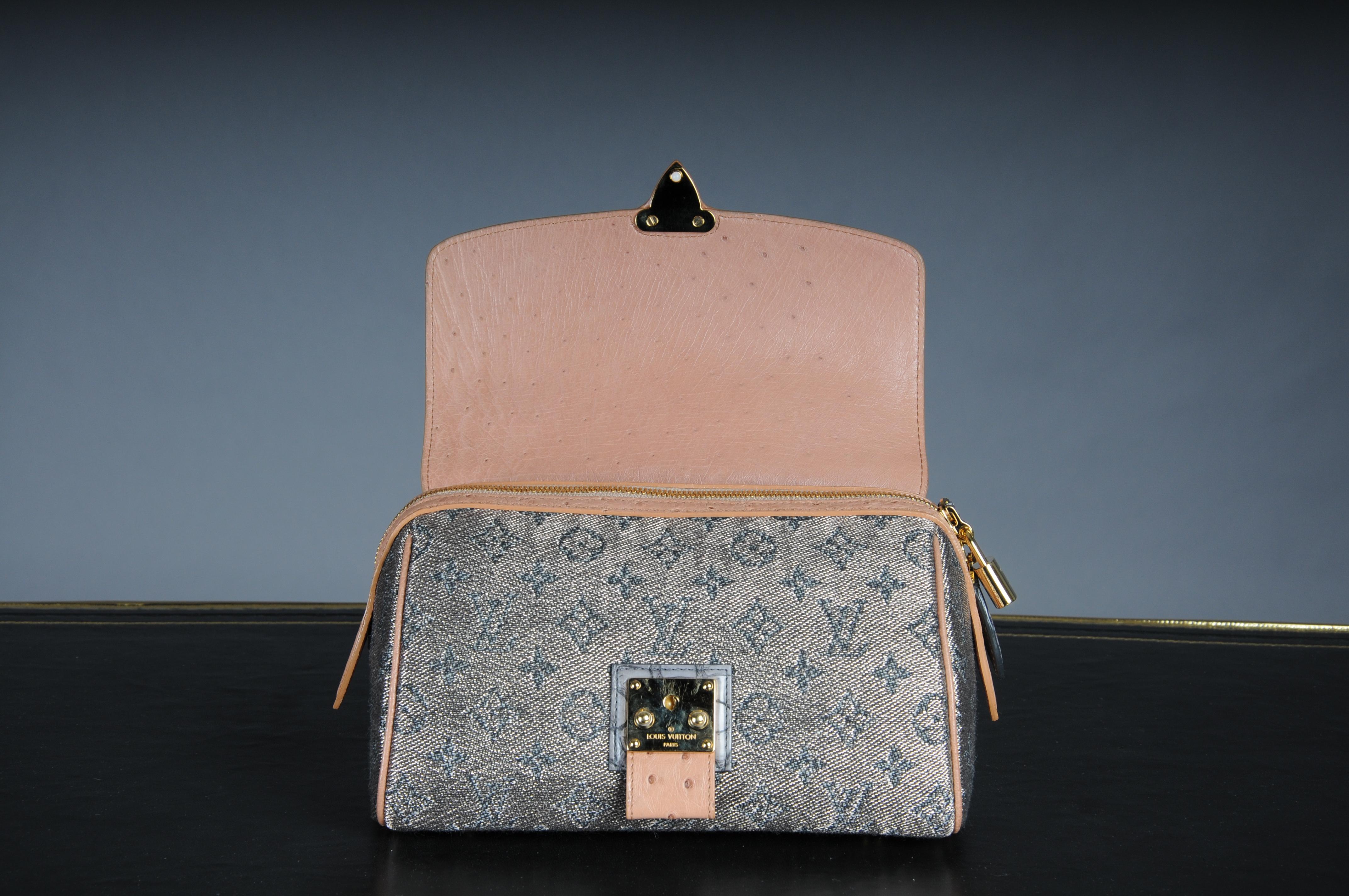 Louis Vuitton Comédie Karussell  Top Handle bag ostrich leather For Sale 8