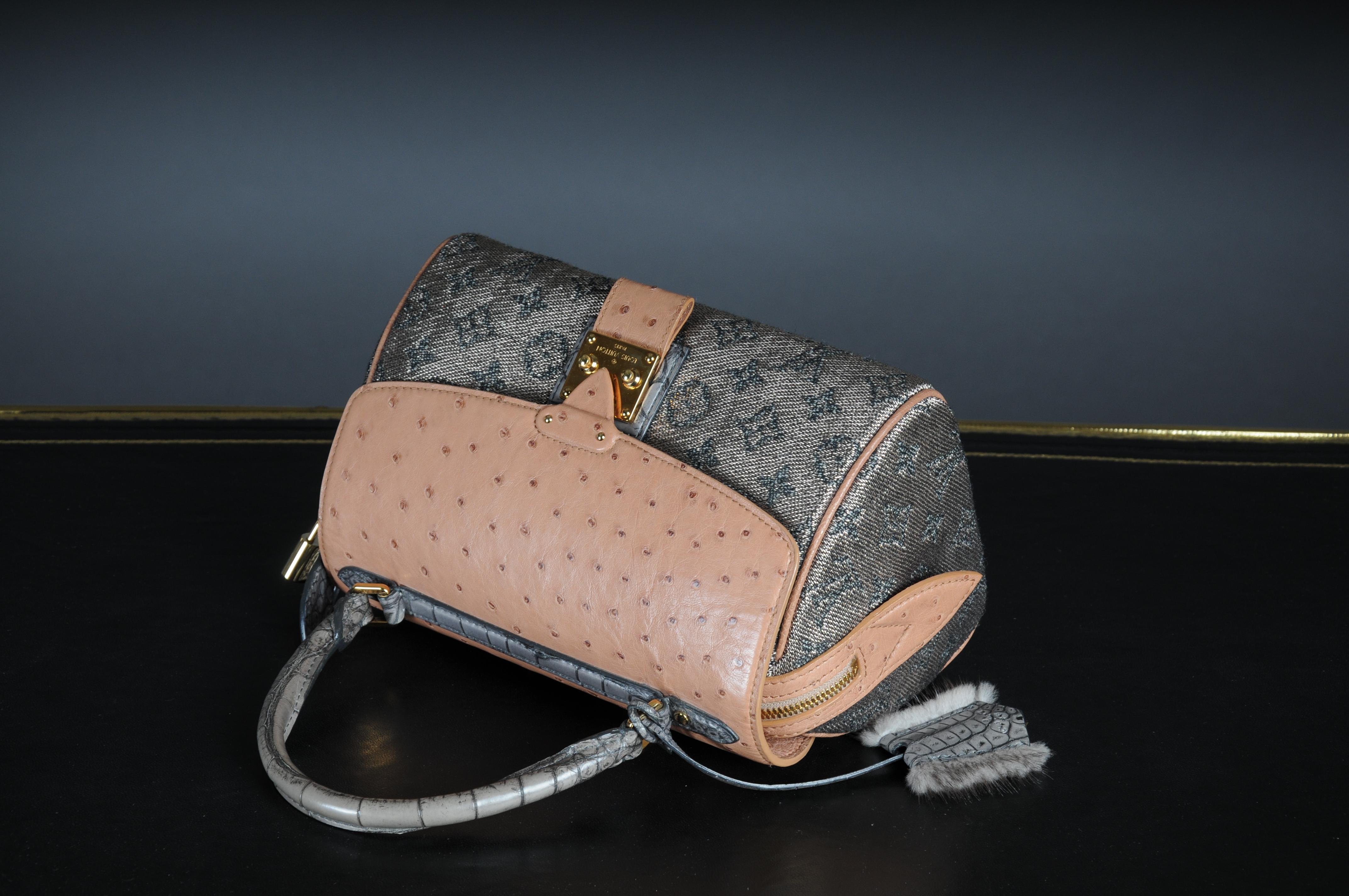 Louis Vuitton Comédie Karussell  Top Handle bag ostrich leather For Sale 9