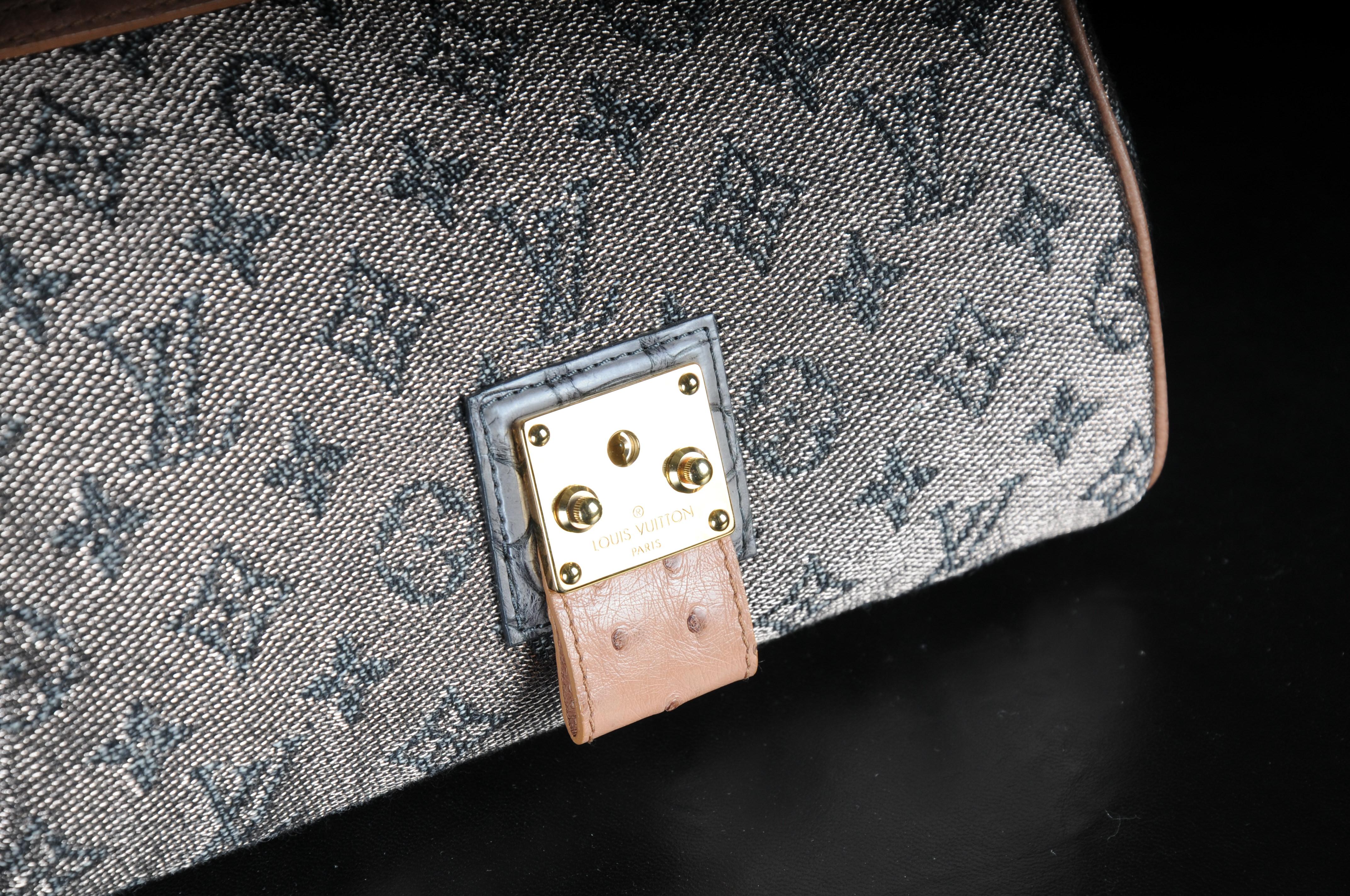 Louis Vuitton Comédie Karussell  Top Handle bag ostrich leather For Sale 13