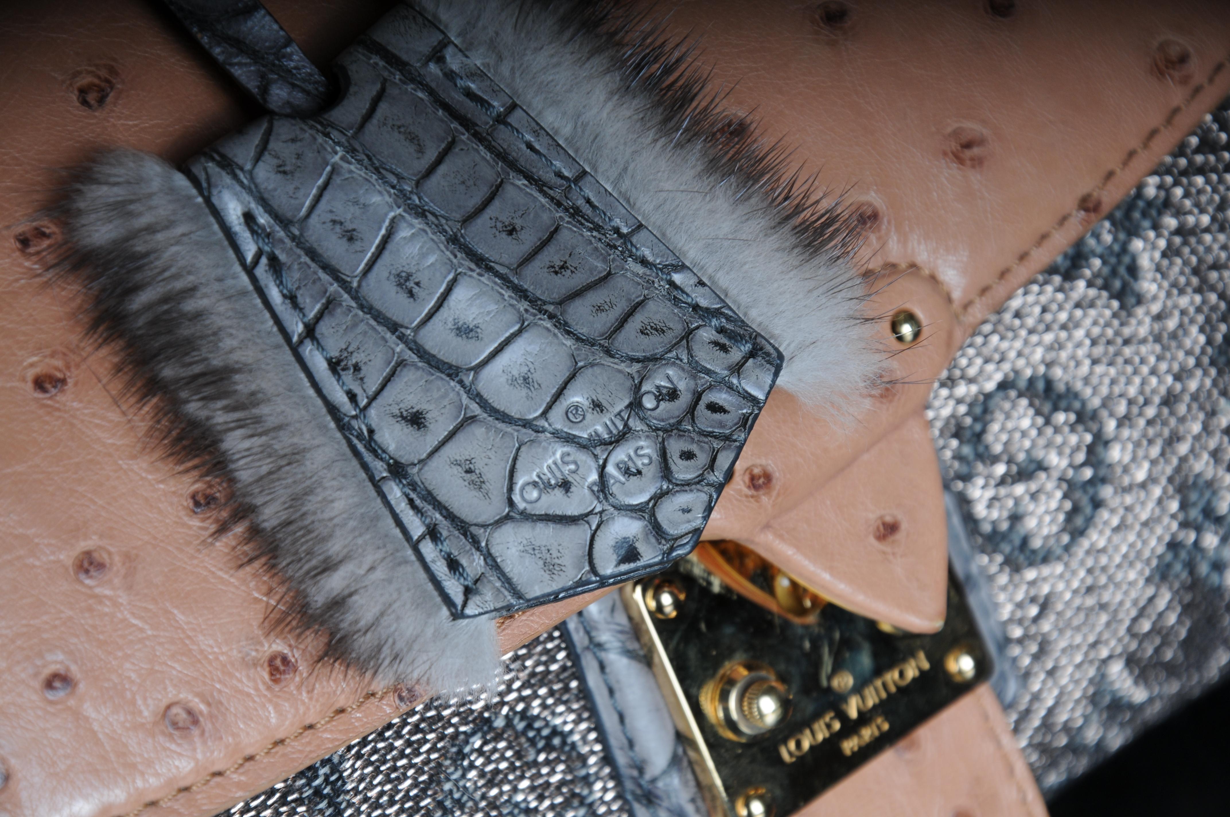 Louis Vuitton Comédie Karussell  Top Handle bag ostrich leather For Sale 14
