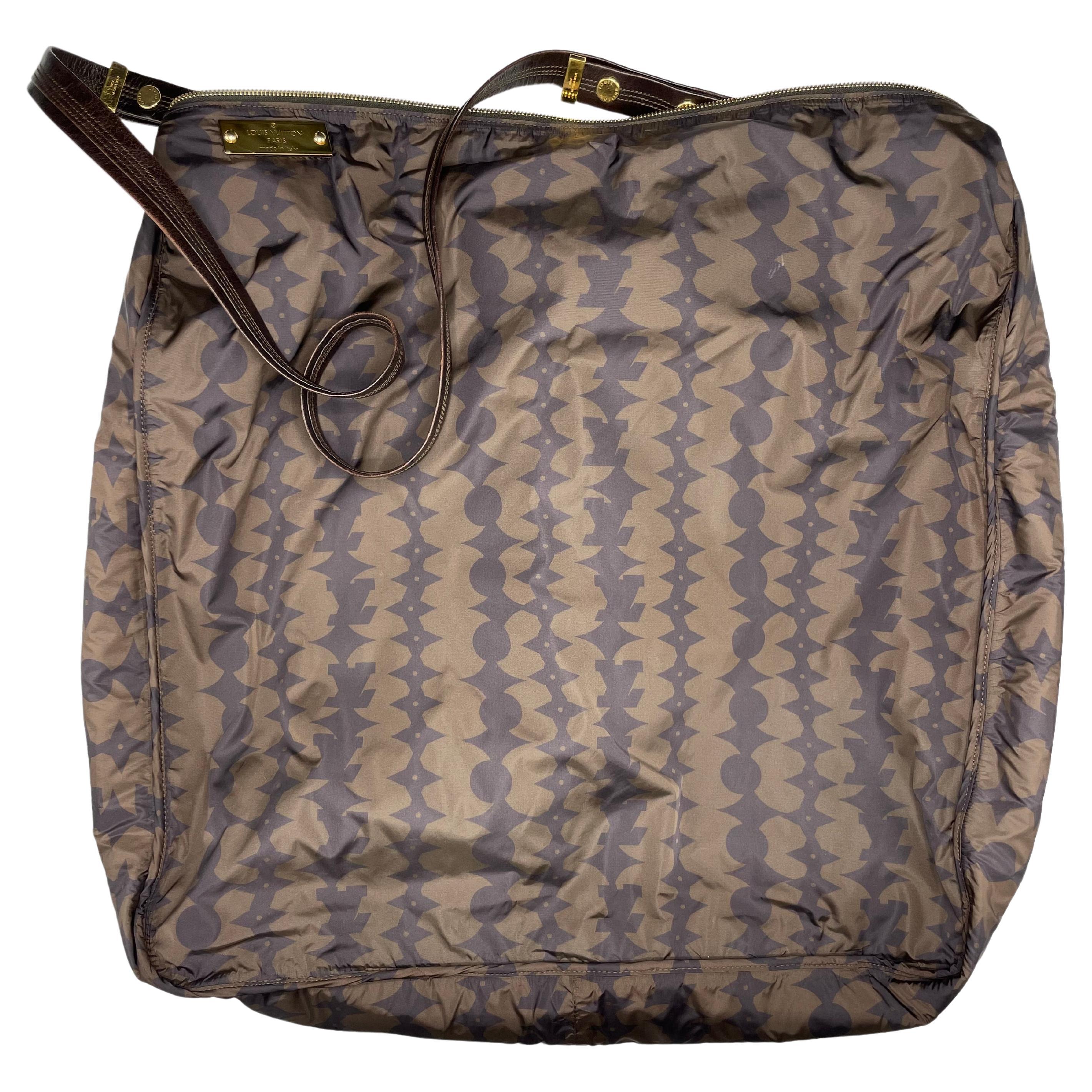 Women's or Men's Louis Vuitton Convertible Runway Soana Sacoche in Marron 