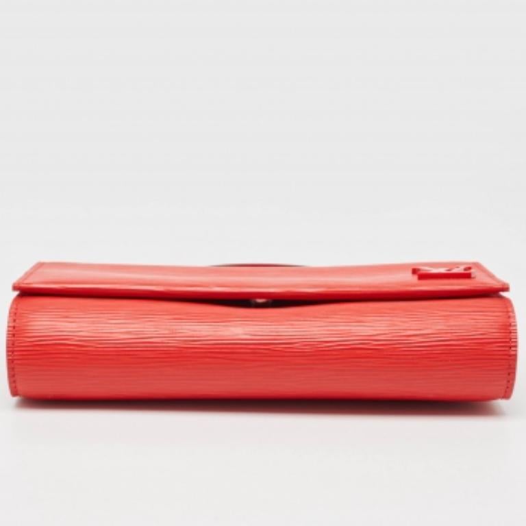 Louis Vuitton Coquelicot Epi Leder Clery Pochette Tasche aus Leder im Zustand „Gut“ im Angebot in Dubai, Al Qouz 2