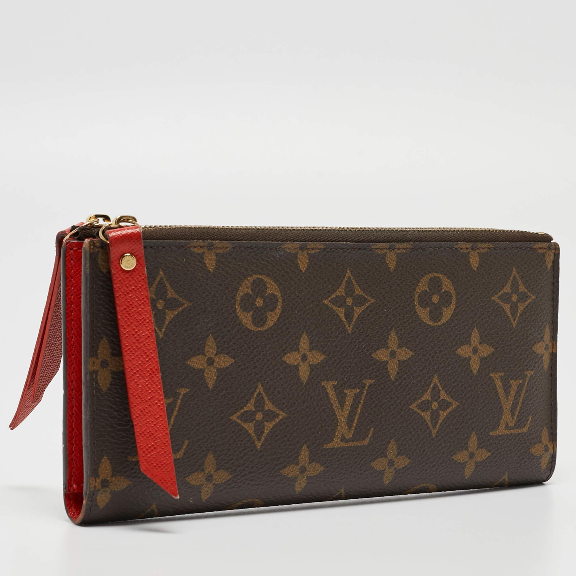 This Louis Vuitton wallet effortlessly combines meticulous construction with ageless style, making it a symbol of refined taste. Elevate your accessory collection with this piece.

