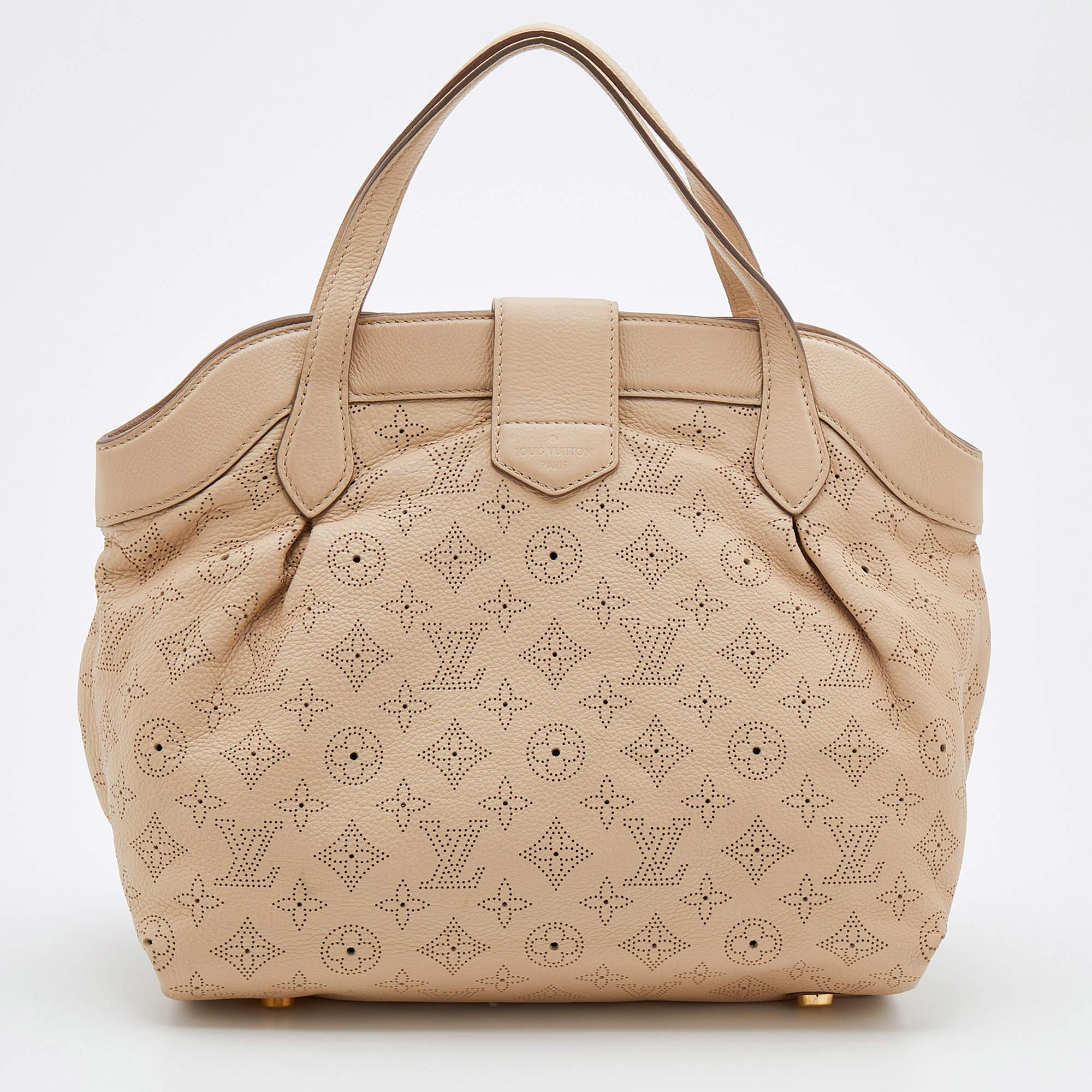 Louis Vuitton handbags are known for their unique designs that emanate the label's elegant flair and the label's immaculate craftsmanship makes their creations last season after season. Here is a stunning bag, meticulously crafted and stitched to