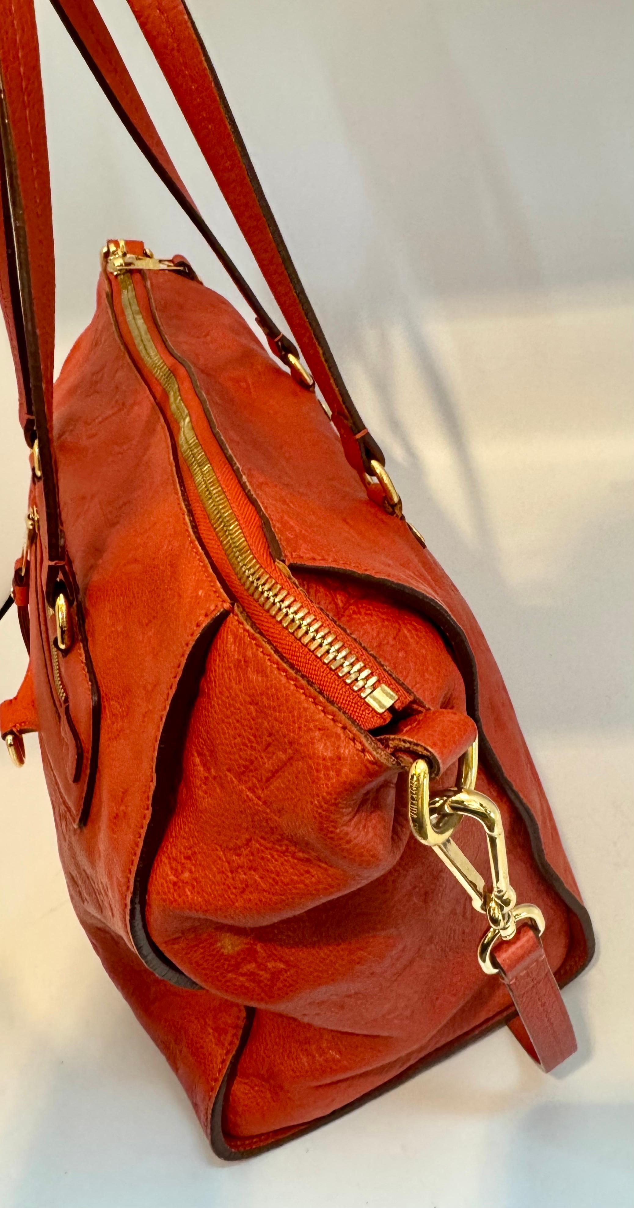 
Louis Vuitton Coral Empreinte Leather Lumineuse PM Bag
Nous garantissons que cette Empreinte Lumineuse PM est authentique ou que vous serez remboursé à 100%. Cet élégant fourre-tout est réalisé en cuir gaufré Monogram de Louis Vuitton dans le