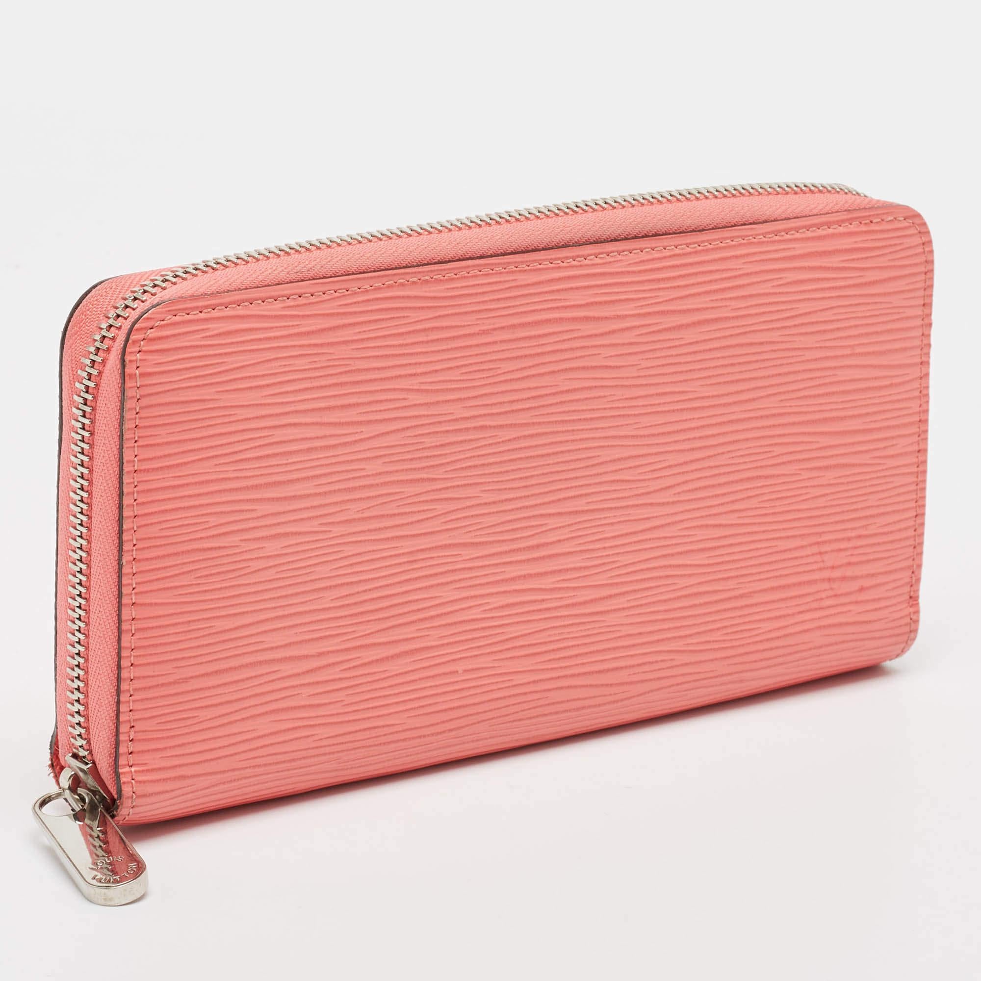 Louis Vuitton Coral Epi Leather Zippy Wallet In Excellent Condition For Sale In Dubai, Al Qouz 2