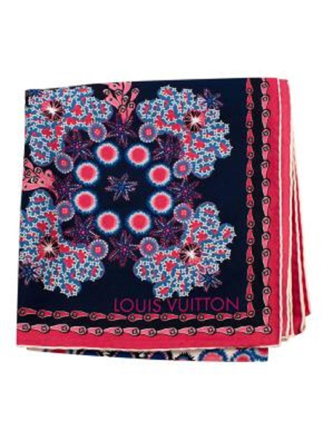 Louis Vuitton Coral & navy patterned silk twill square scarf 90 In Excellent Condition For Sale In London, GB