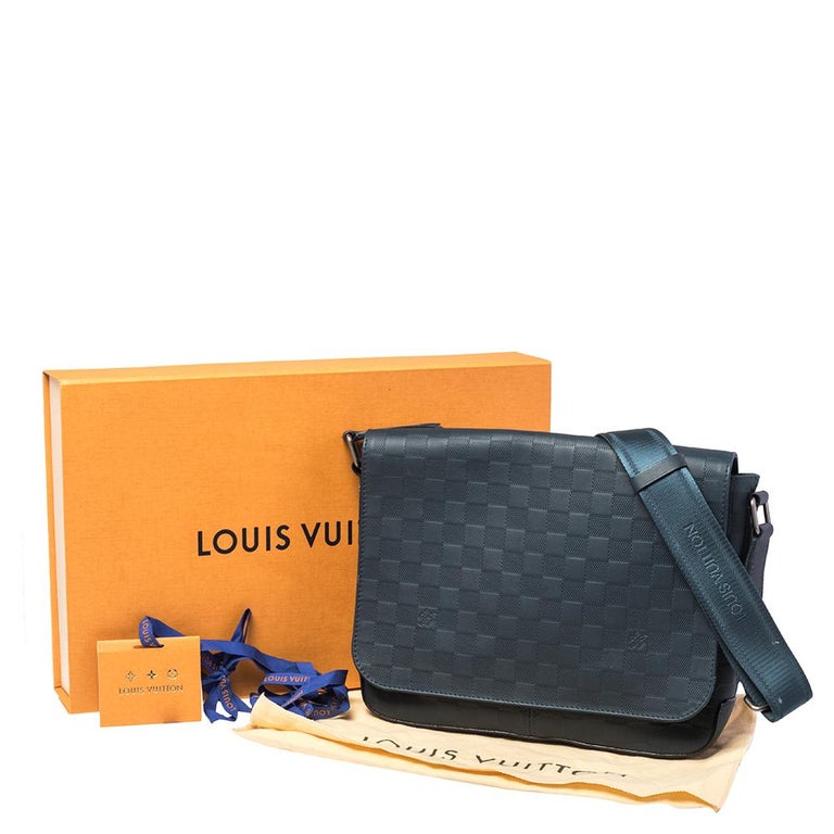 Authentic Louis Vuitton Grey Damier Infini Leather Discovery BB Messen –  Paris Station Shop
