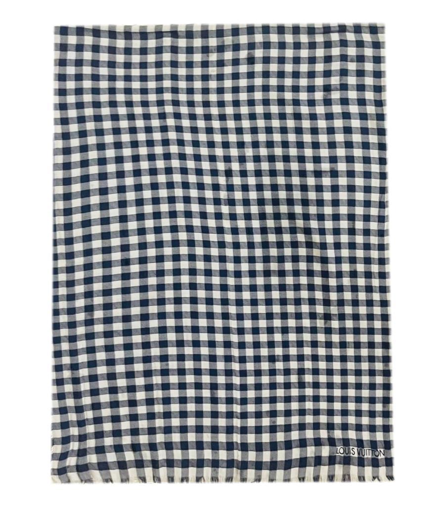 Louis Vuitton Gingham Shawl Scarf

Blue and white check pattern scarf with 'Louis Vuitton' Wording embroidered in a darker blue.

Size – 67 x 186

Condition – Good (Minor wear)

Composition – Cotton 

Comes with – Scarf Only
