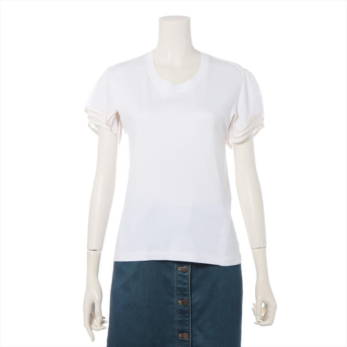 The Louis Vuitton Cotton T-shirt in White is a stylish and versatile wardrobe staple. The premium T-shirt features a unique sleeve design with three layers, adding a modern and sophisticated twist to the classic silhouette. Made from high-quality
