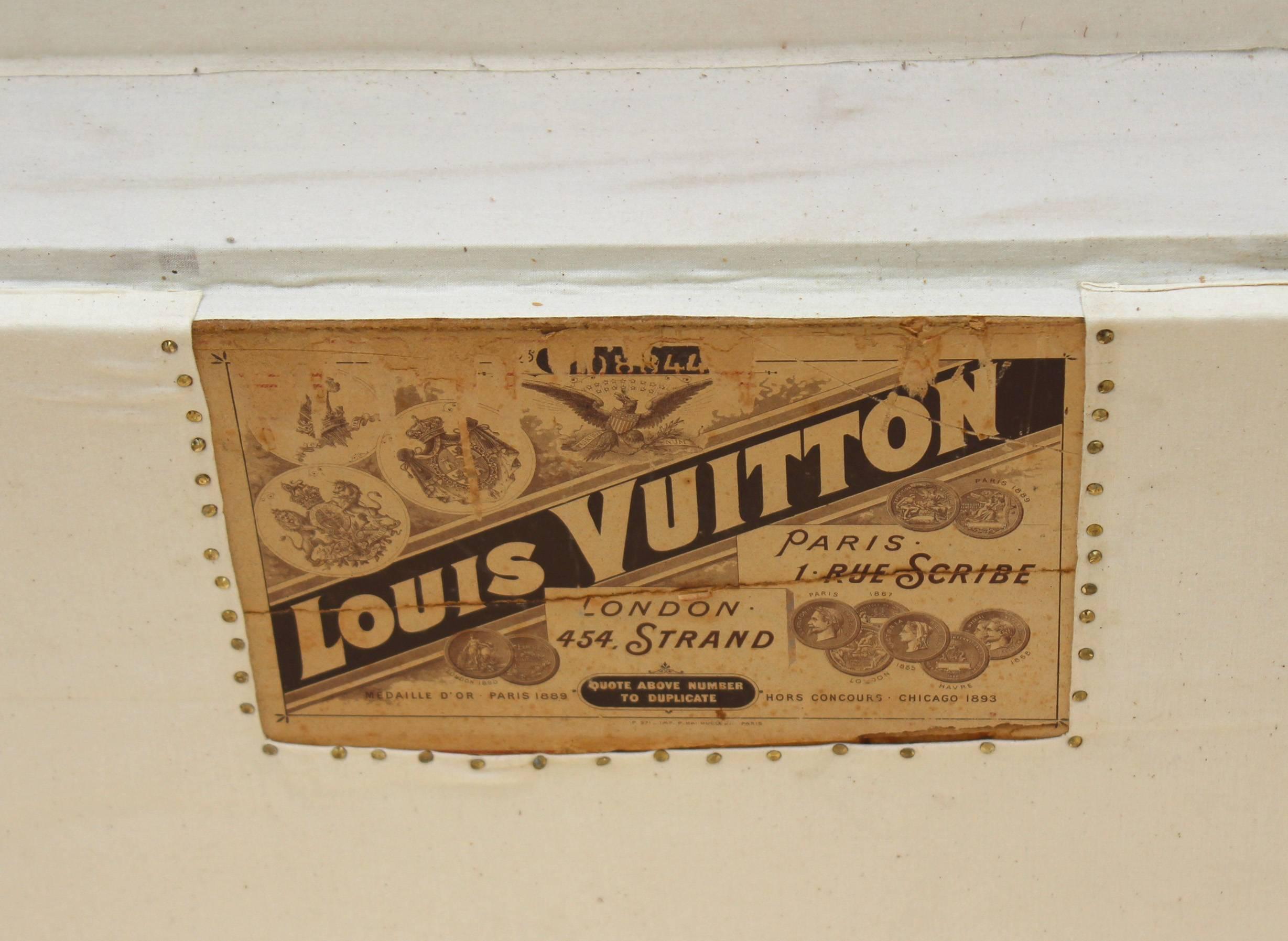 Beautiful antique Louis Vuitton courier trunk, circa 1880s -1890s.

Refurbished interior lining.
