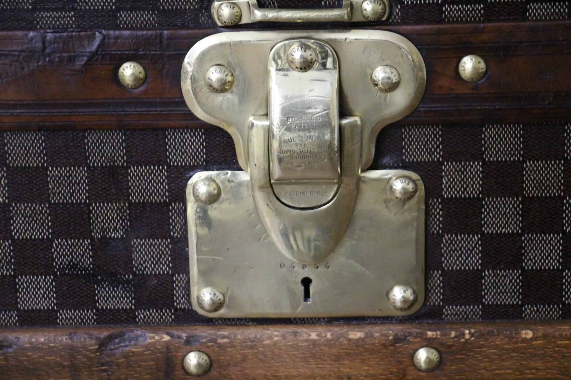 Louis Vuitton Courrier-Truhe aus Damier Canvas in Damier 100 cm, Vuitton Dampfer-Truhe im Zustand „Gut“ im Angebot in Saint-Ouen, FR